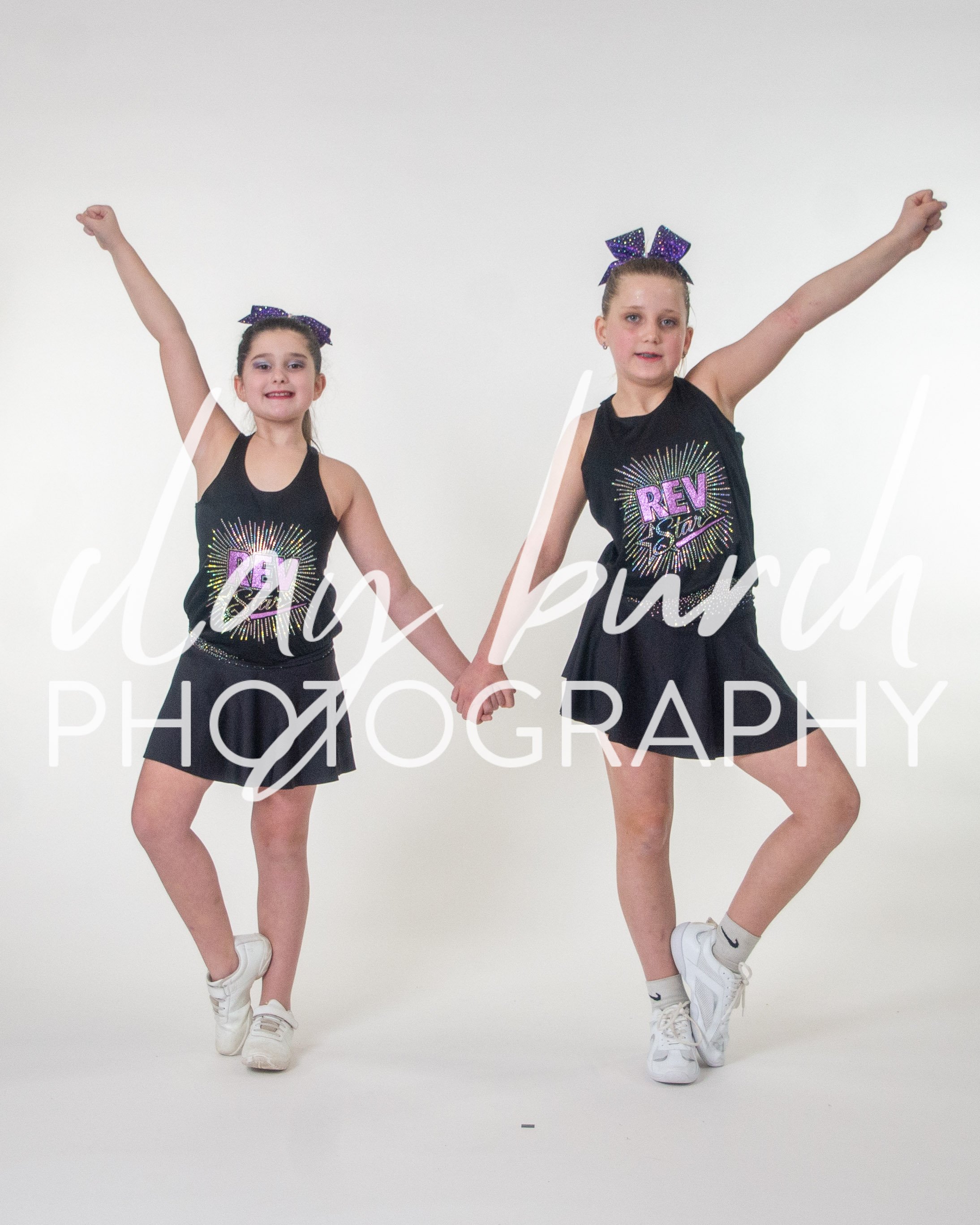 Kira O & Siena G-6041