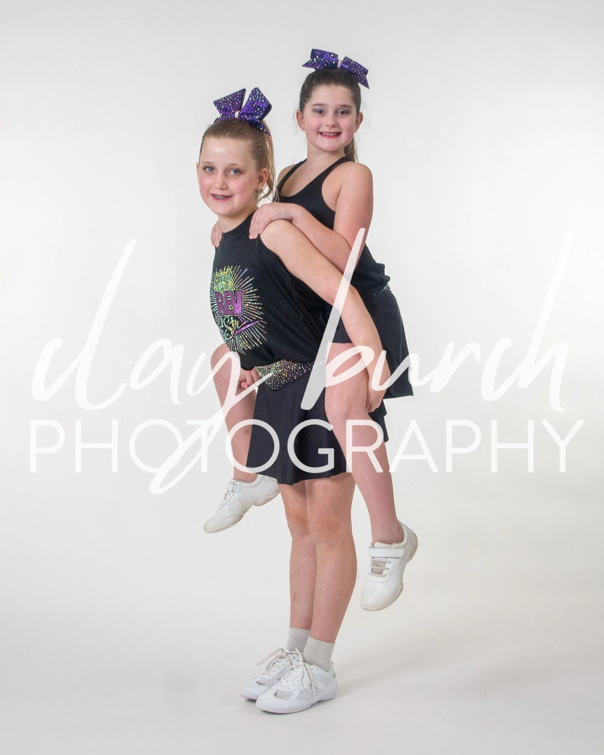 Kira O & Siena G-6051