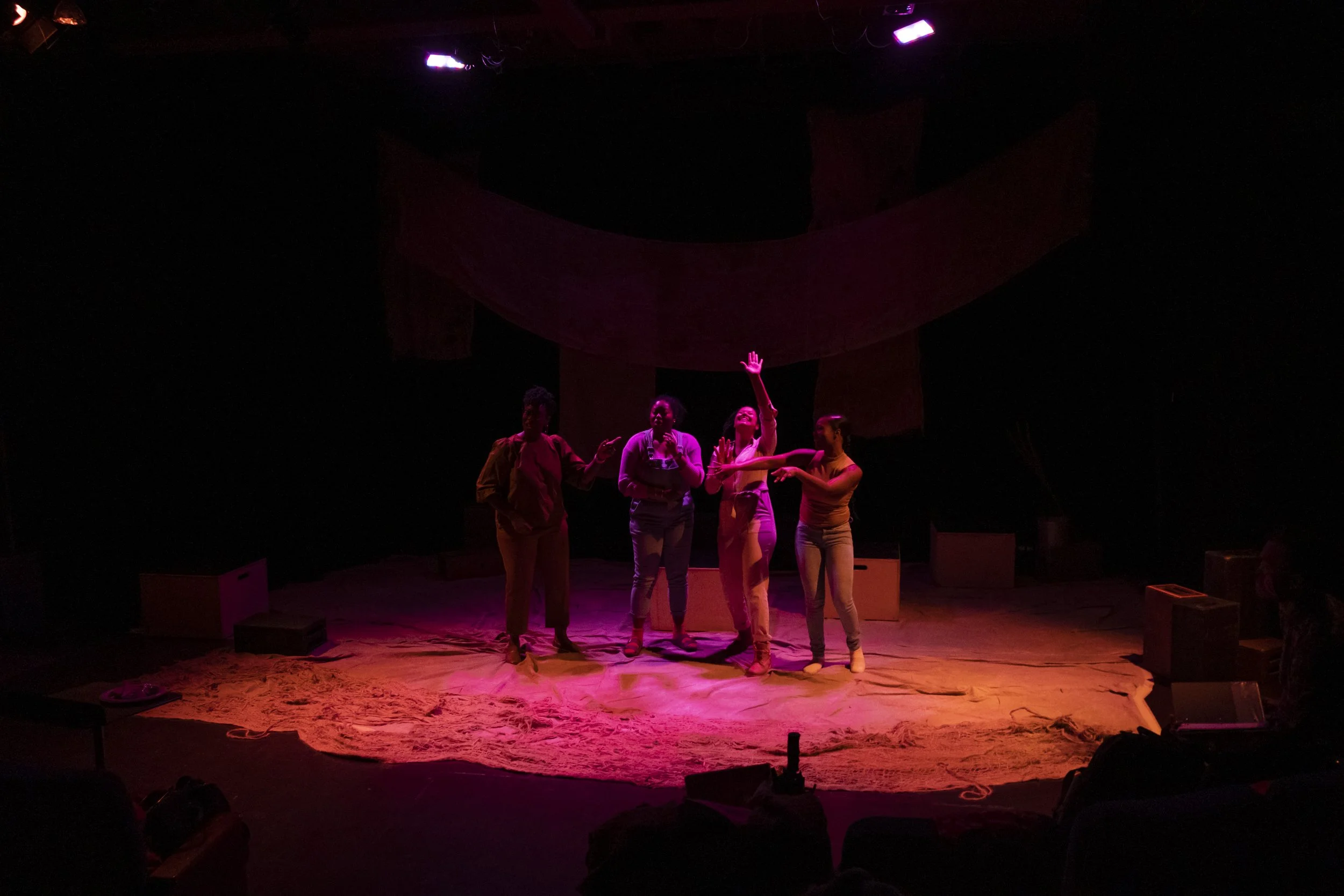  Production photos by Maggie Dong. 