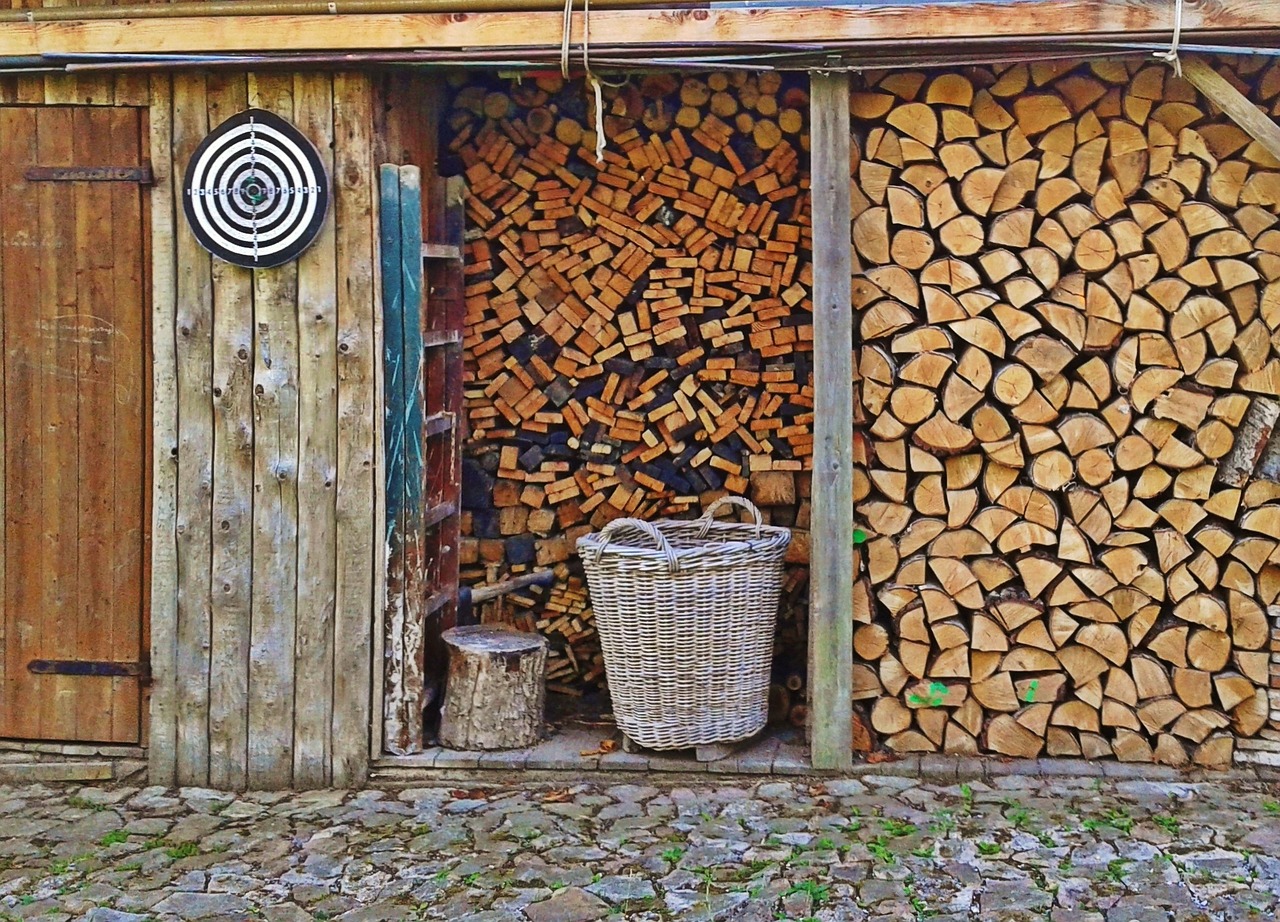 firewood-1157304_1280.jpg