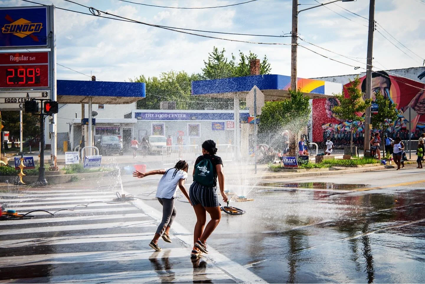 People in my neighborhood.
&bull; &bull;
&bull; &bull;
&bull; &bull;
&bull; &bull;

#euclidbeach #streetphotography  #streetphotographers #thisiscle