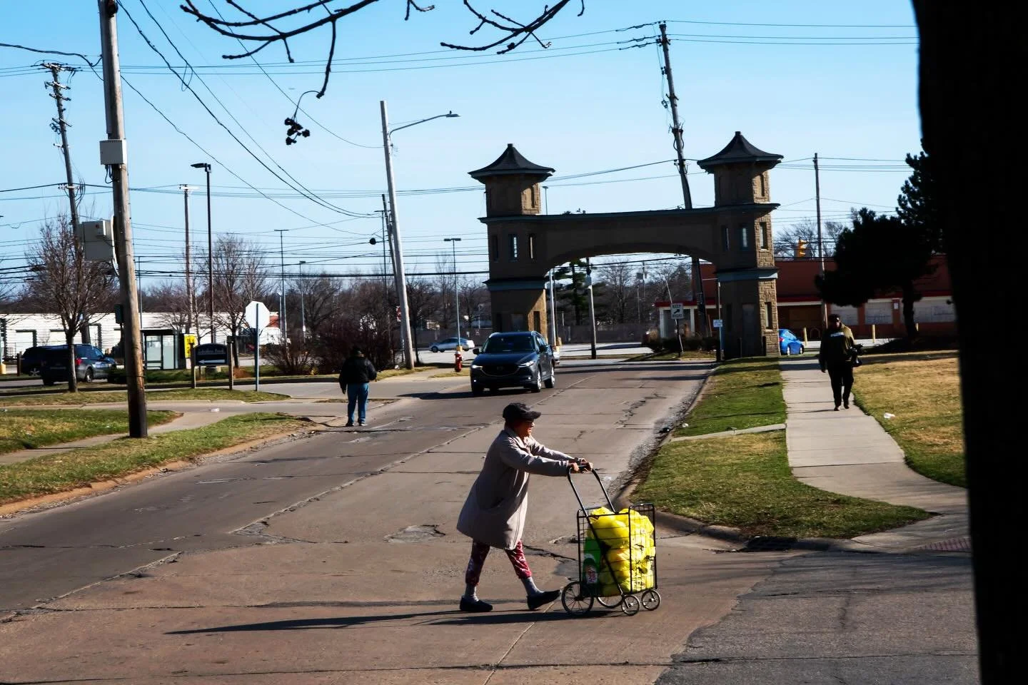 People in my neighborhood. Shot this just before the Euclid Beach arch was moved out of the way of traffic. 
&bull; &bull;
&bull; &bull;
&bull; &bull;
&bull; &bull;

#euclidbeach #streetphotography  #streetphotographers #thisiscle