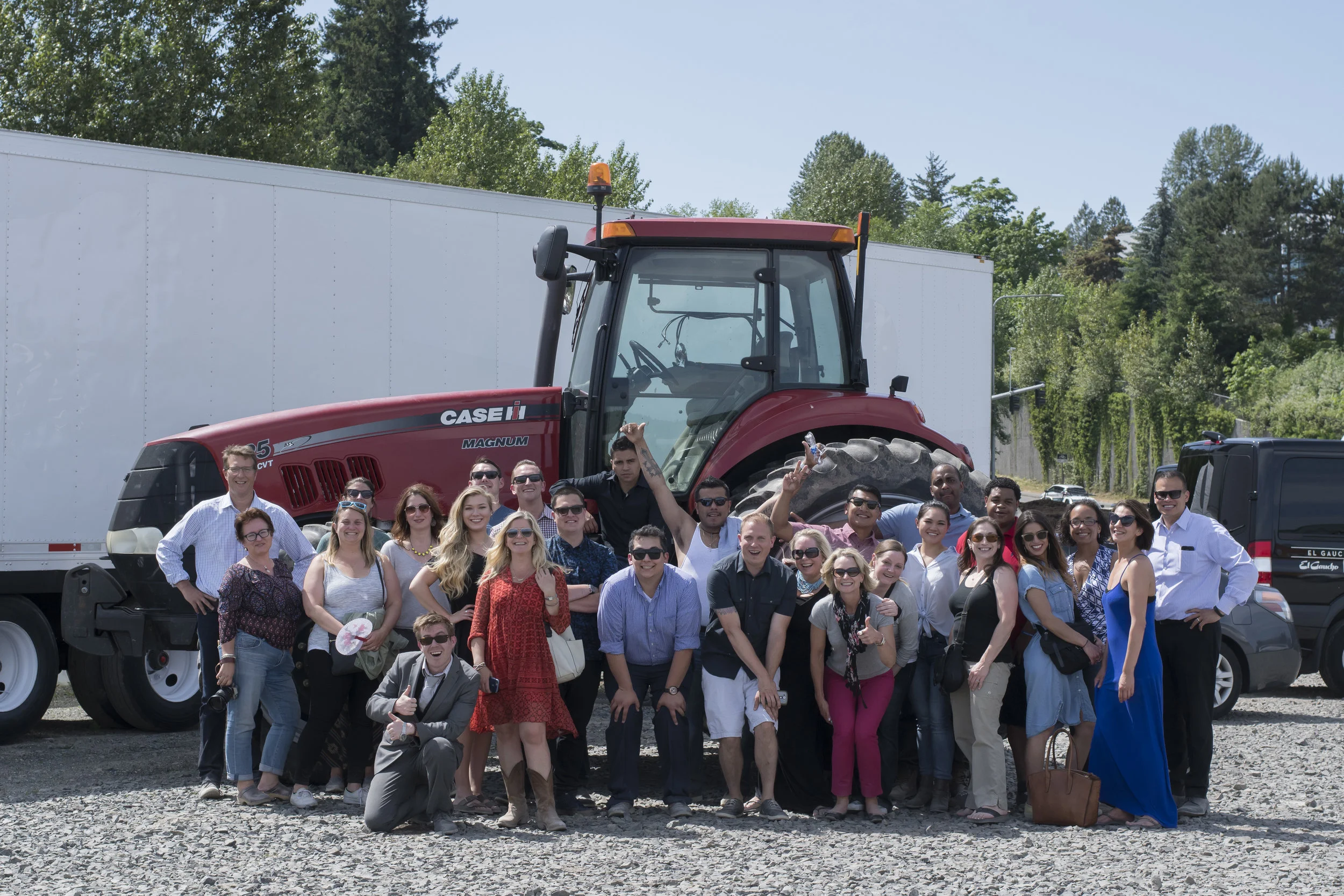 Group by tractor_El Gaucho.jpg