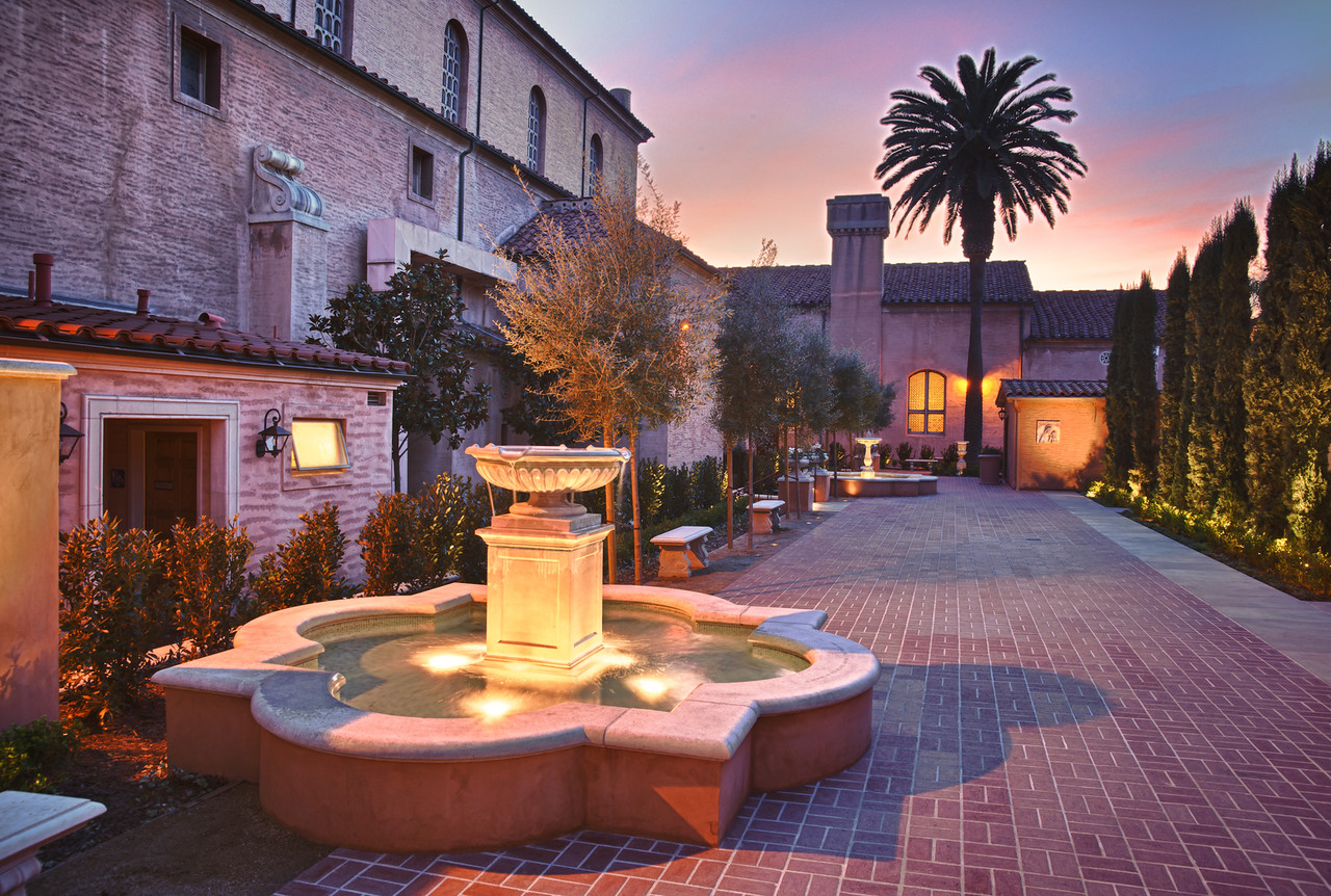  St. Andrew Roman Catholic Church, an architectural treasure, nurtures a diverse and welcoming community dedicated to connecting faith in Jesus Christ with service to others.&nbsp;  La Iglesia Católica Romana de San Andrés, un tesoro de arquitectura,