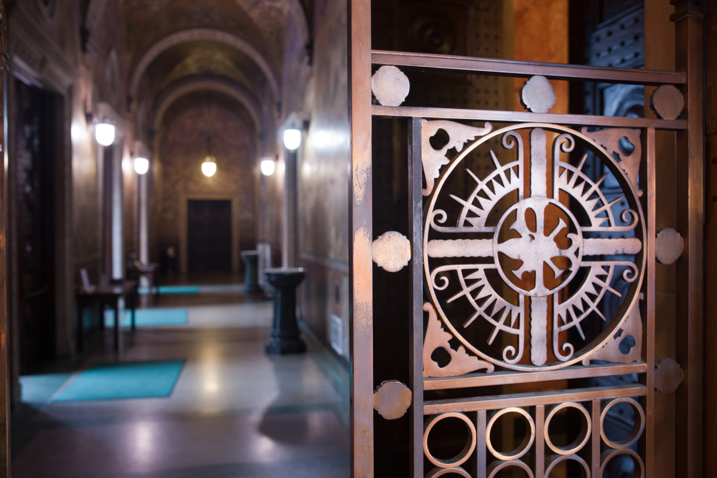  St. Andrew Roman Catholic Church, an architectural treasure, nurtures a diverse and welcoming community dedicated to connecting faith in Jesus Christ with service to others.&nbsp;  La Iglesia Católica Romana de San Andrés, un tesoro de arquitectura,