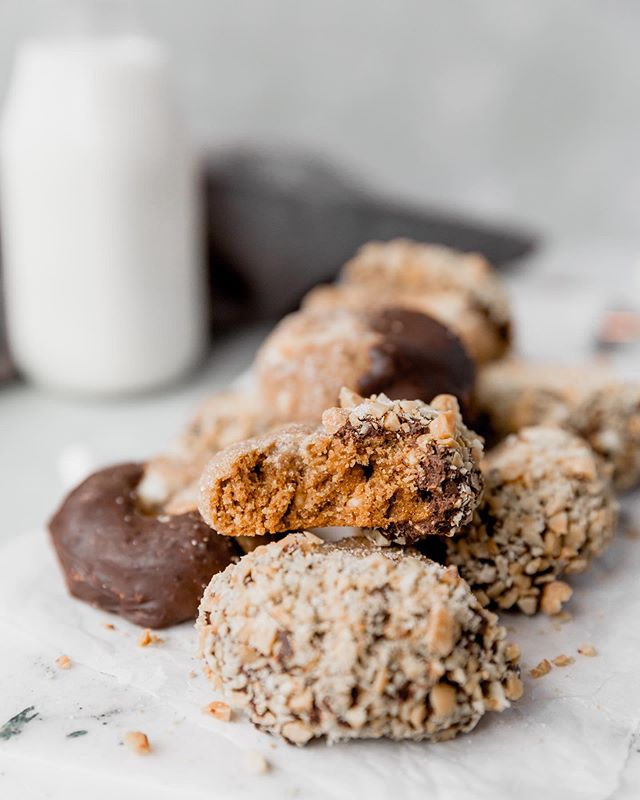 Construction starts on the exterior of our home today and I can&rsquo;t say that I am excited, so I will think about these gluten free s&rsquo;mores peanut butter cookies instead 🙈
&bull;
Find the recipe in the recipe archives on the blog! #linkinbi