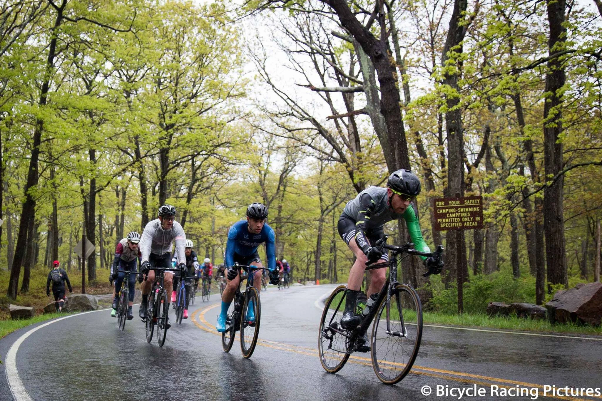 Front of the M3 race coming over the main summit of Tiorati - though several rollers still await them before they hit Seven Lakes Drive.