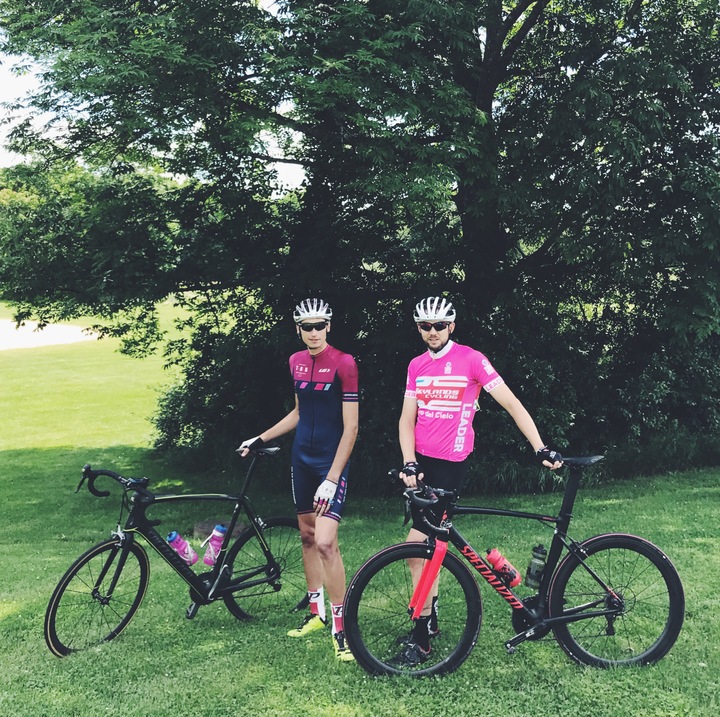 Ted, Rich, and a pink jersey... Photo: @angelocalilap