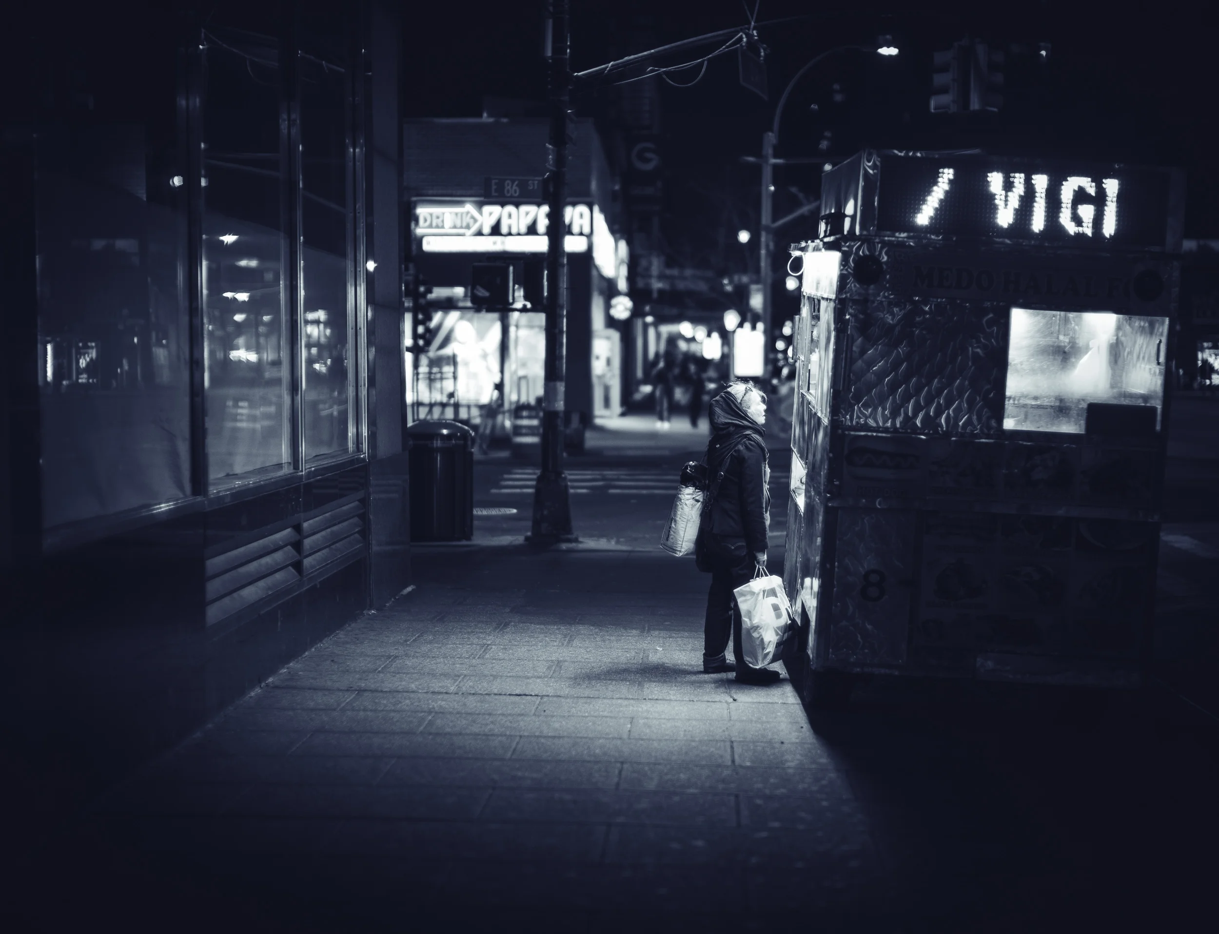 1/50 sec at f/0.90, ISO 200, 50mm