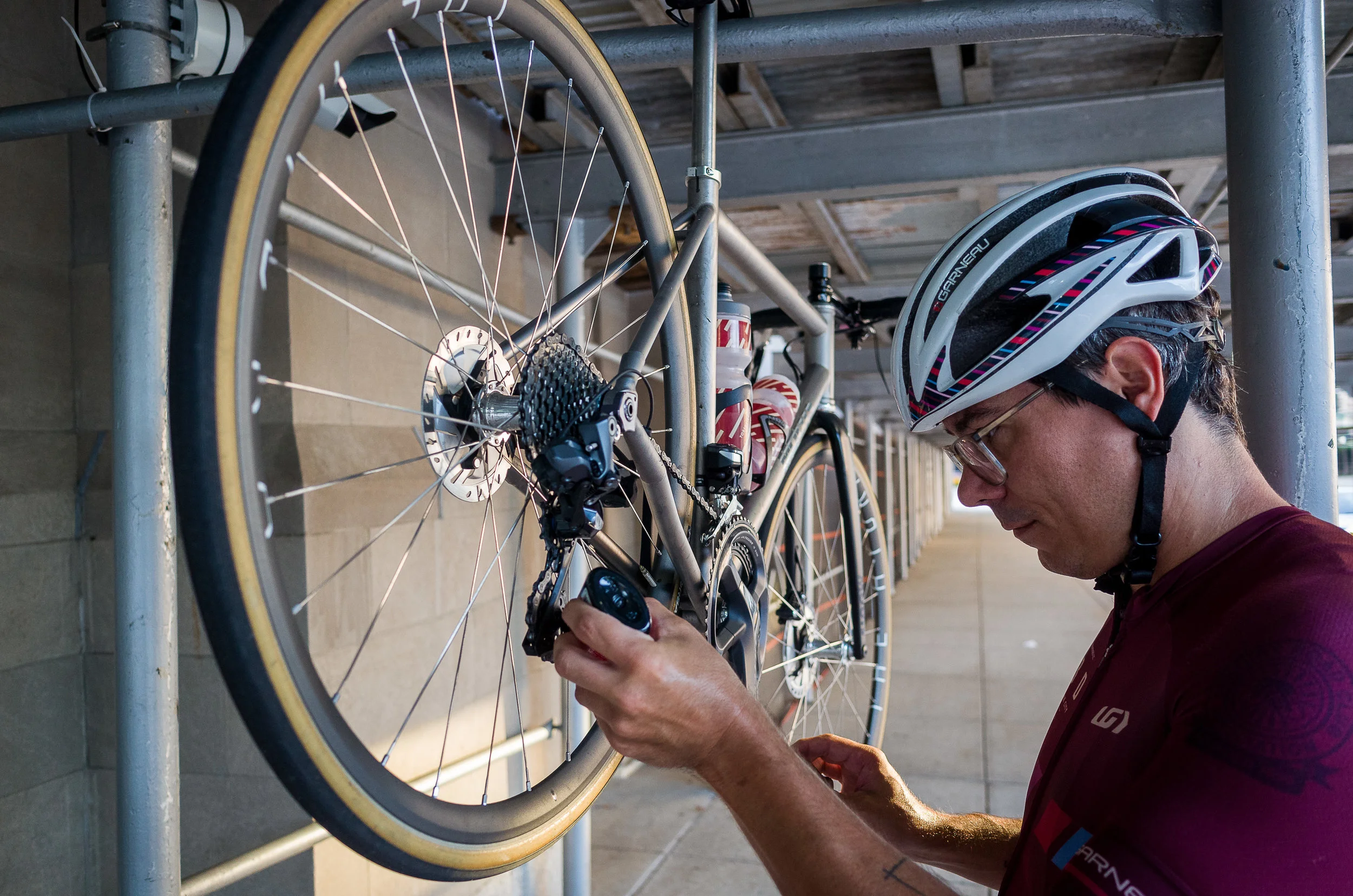 With the early start, last minute chain lubes took place at the meet spot.
