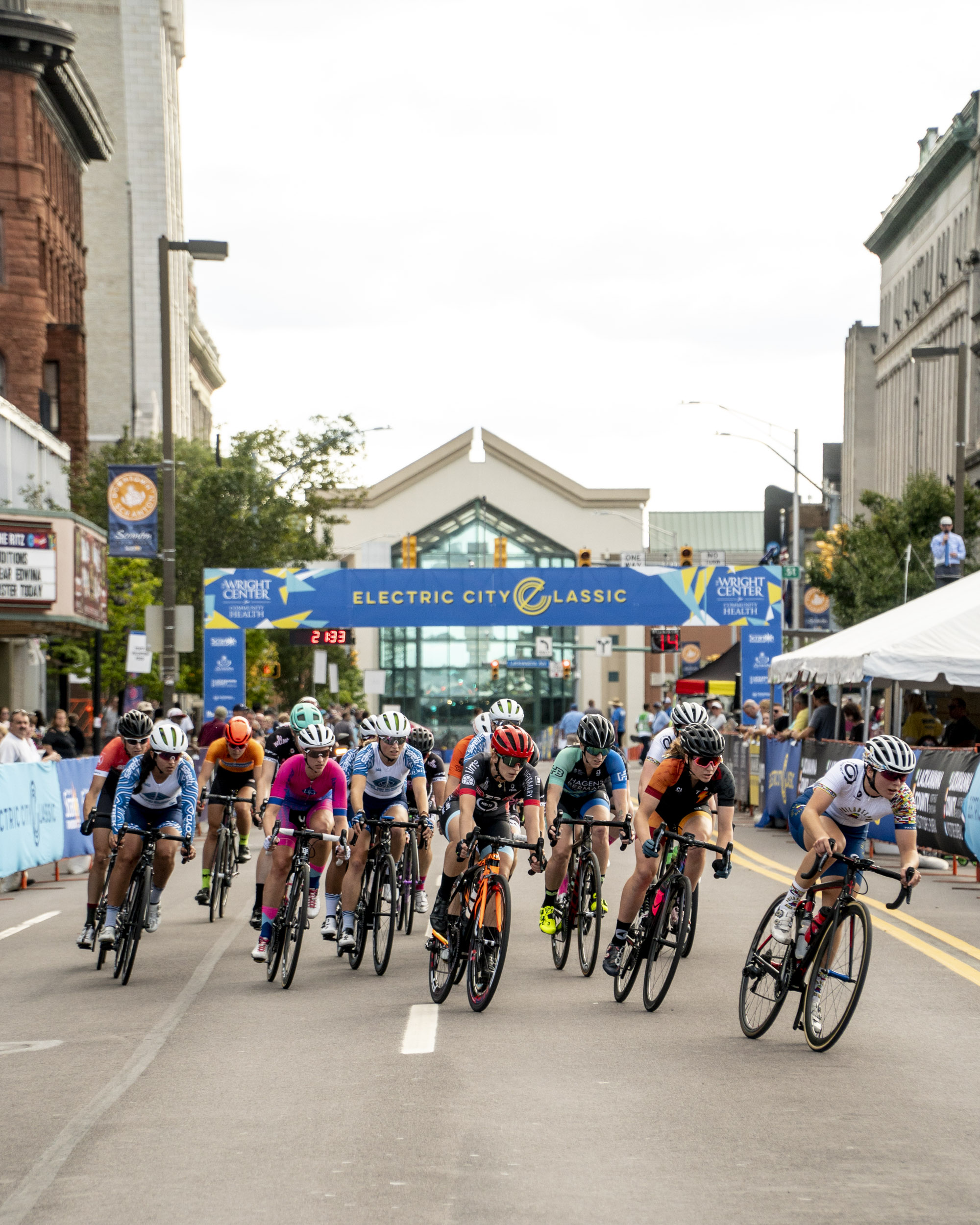  Pro Women dive into the first of ten turns in the technical and fast criterium course 