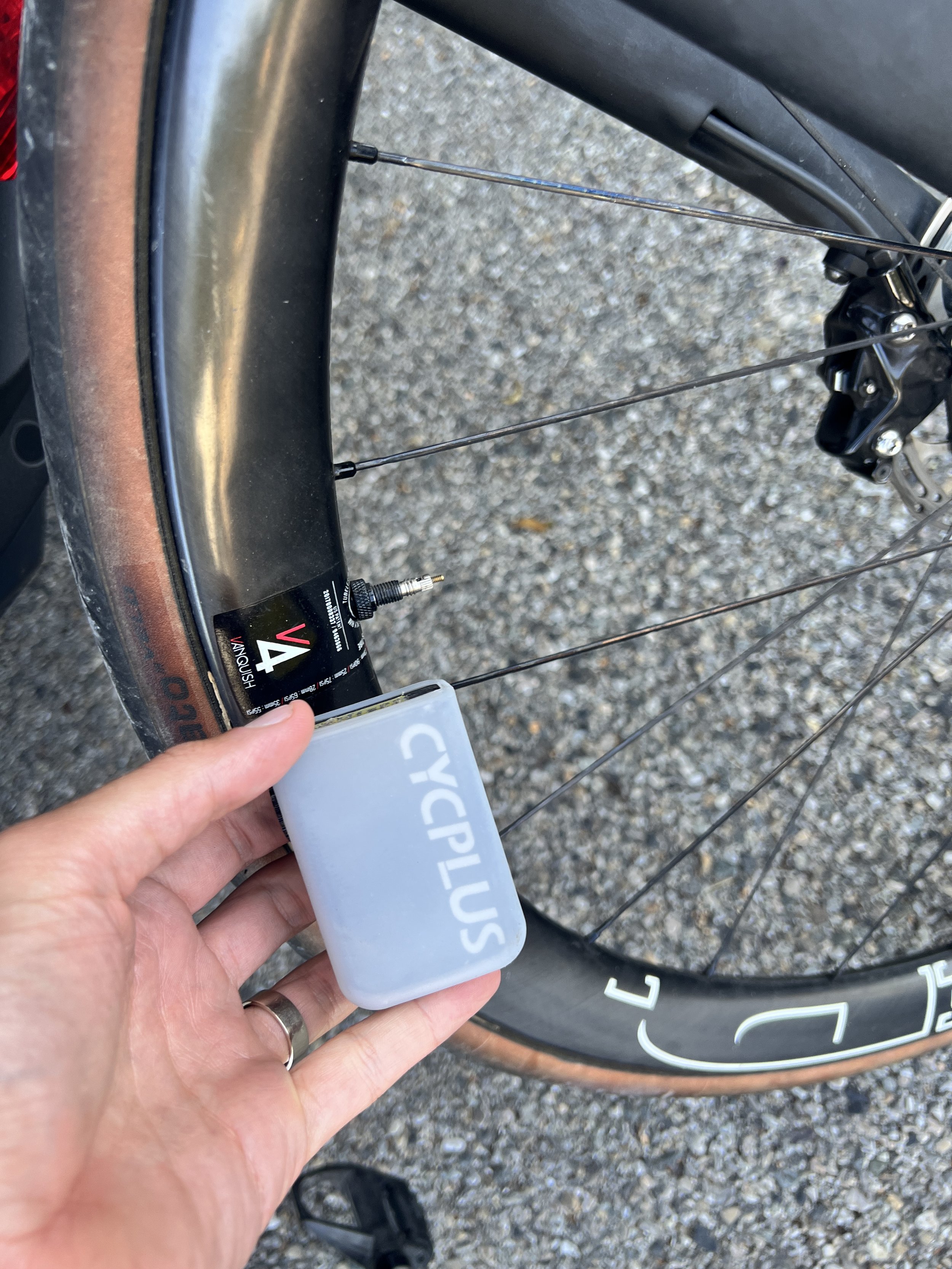 CYCPLUS Tiny Pump Cube Review: A surprisingly handy gadget — To Be  Determined Journal