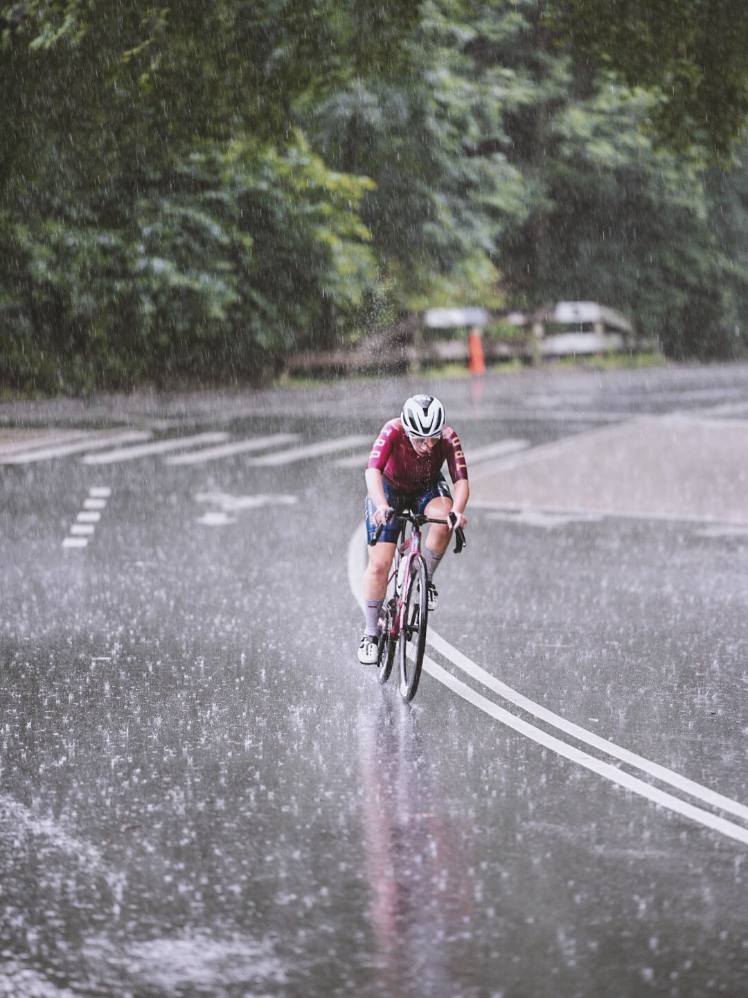 The rain showed up for the women&rsquo;s race in Prospect Park as @leahgold31 got into an early break and snagged an incredible 2nd place after a long solo effort. A much larger (and very damp) photo gallery coming to the TBD Journal p/b @castellicyc