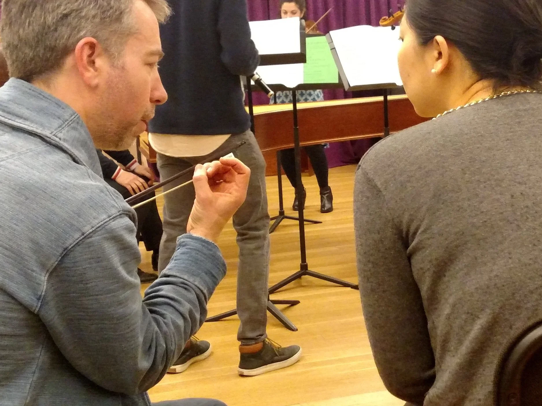 English Concert Principal Cellist Joseph Crouch (left) discusses the nuances of bow technique during a coaching session with Juilliard Historical Performance students.