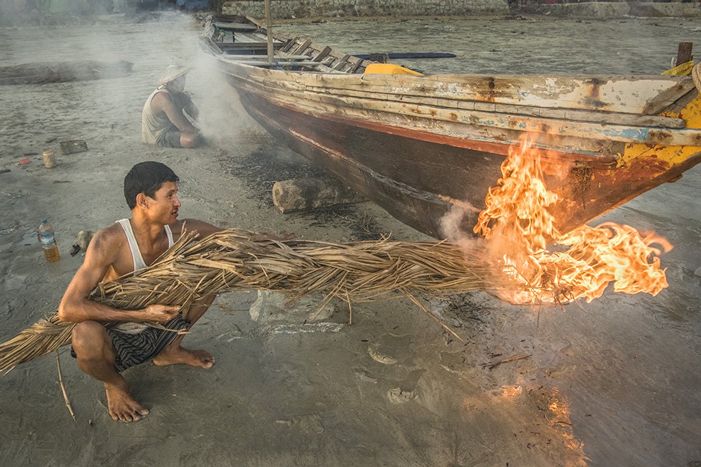 Dennis Scott_Boat_Repair-Myanmar.jpg