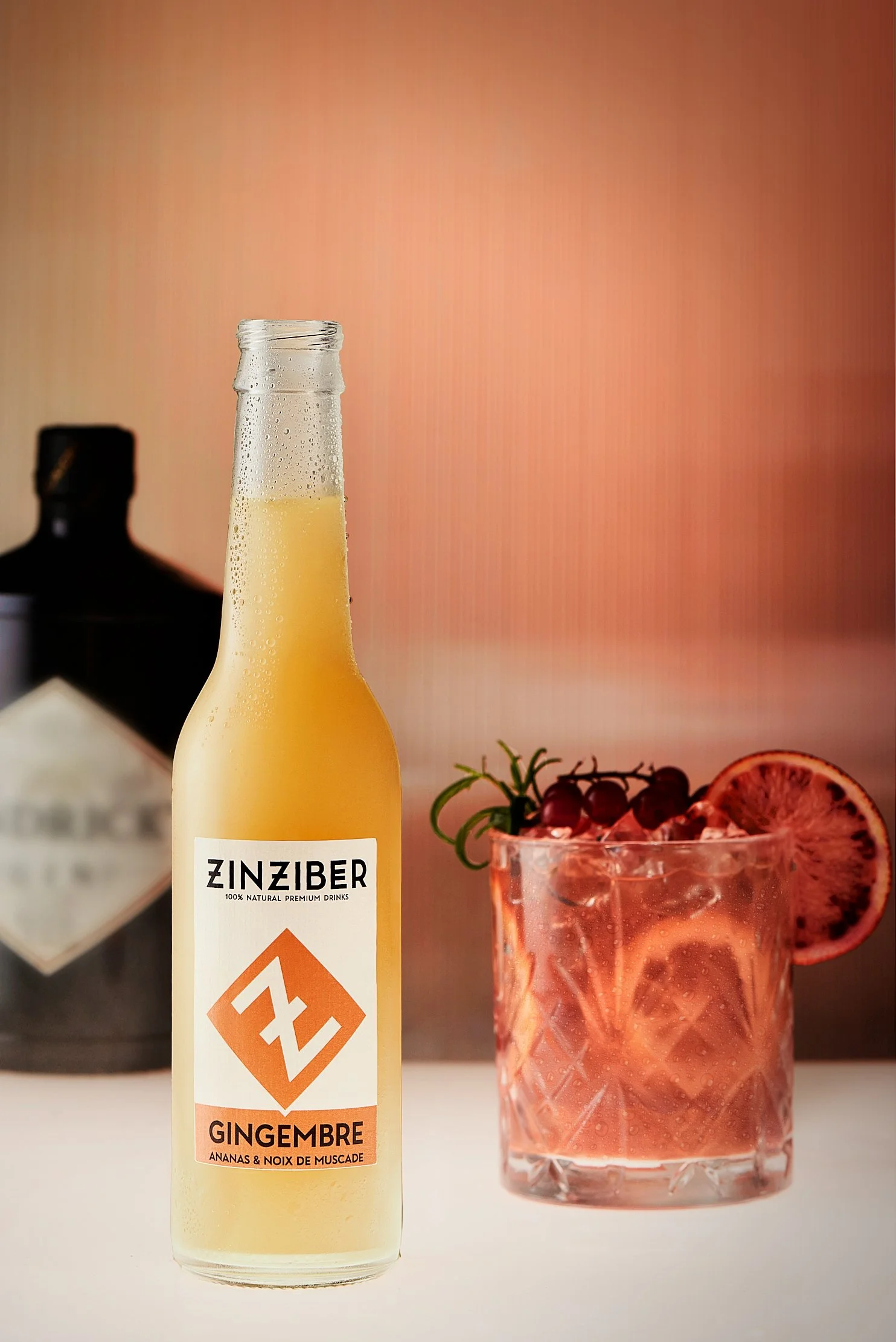 Zinziber Drinks gingembre nature morte cocktail agrume rouge studio — photographe still life boissons Paris Anaël Miantsoukina