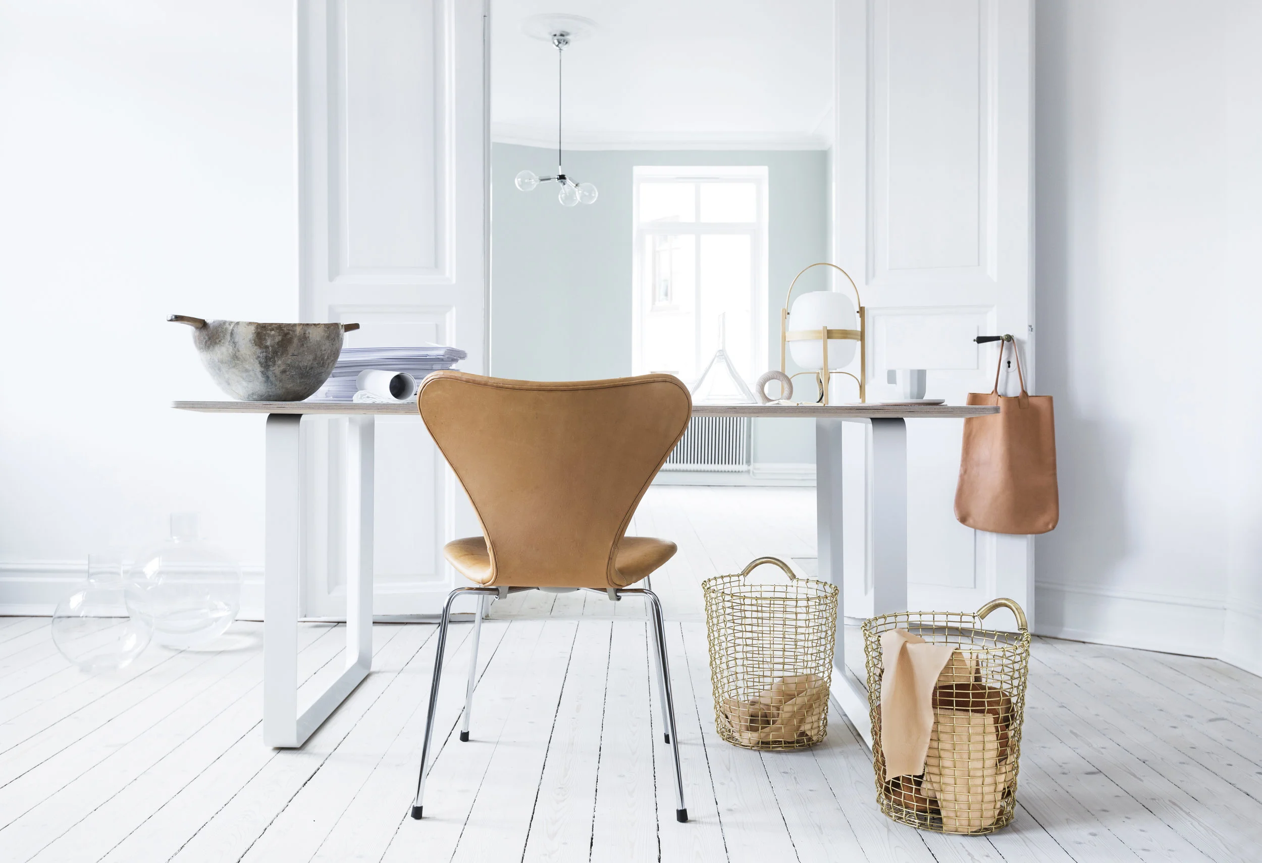 Paper bin for the home office, Bin 18 in Brass