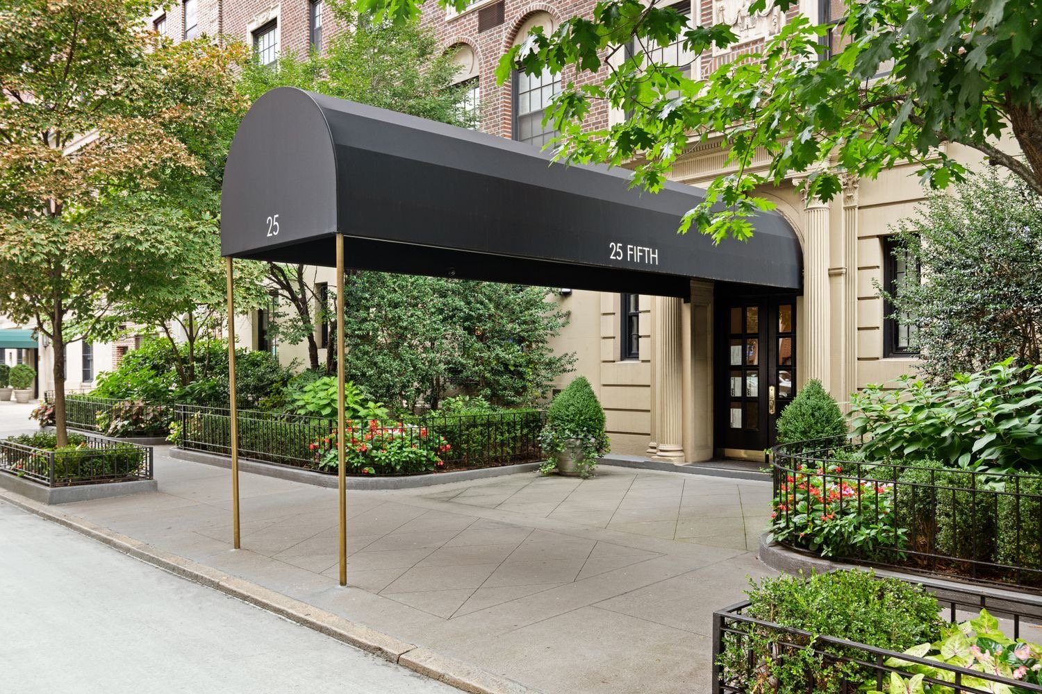 The Inside Scoop on 25 5th Ave., Greenwich Village