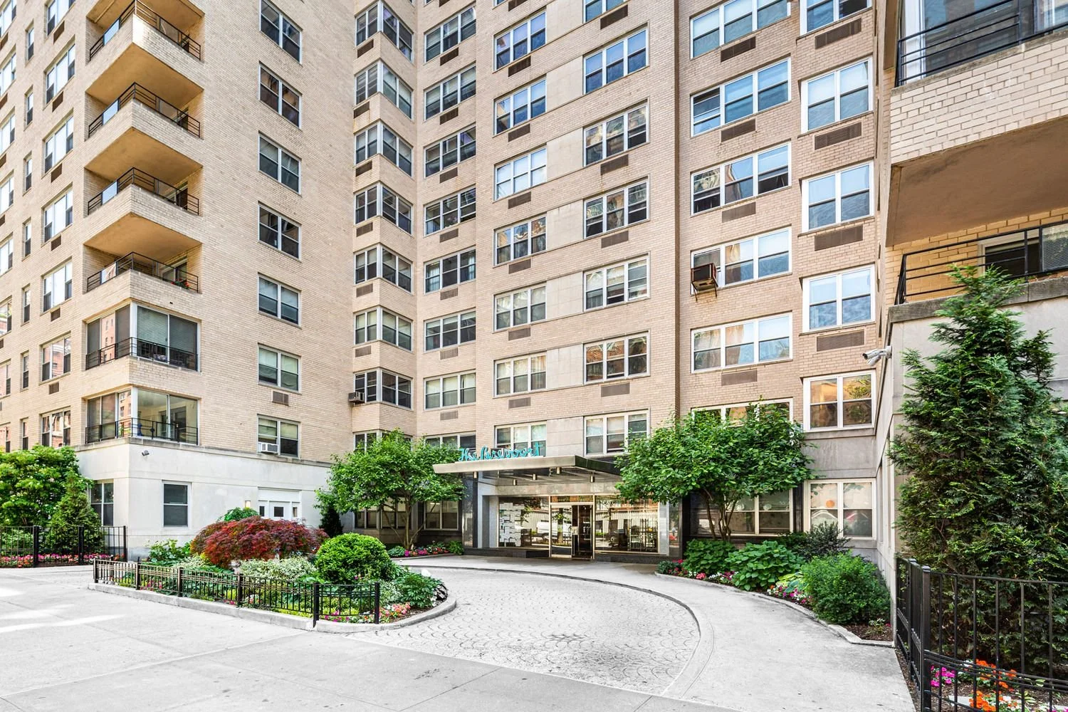 The Inside Scoop on The Brevoort, 11 Fifth Avenue, in Greenwich Village