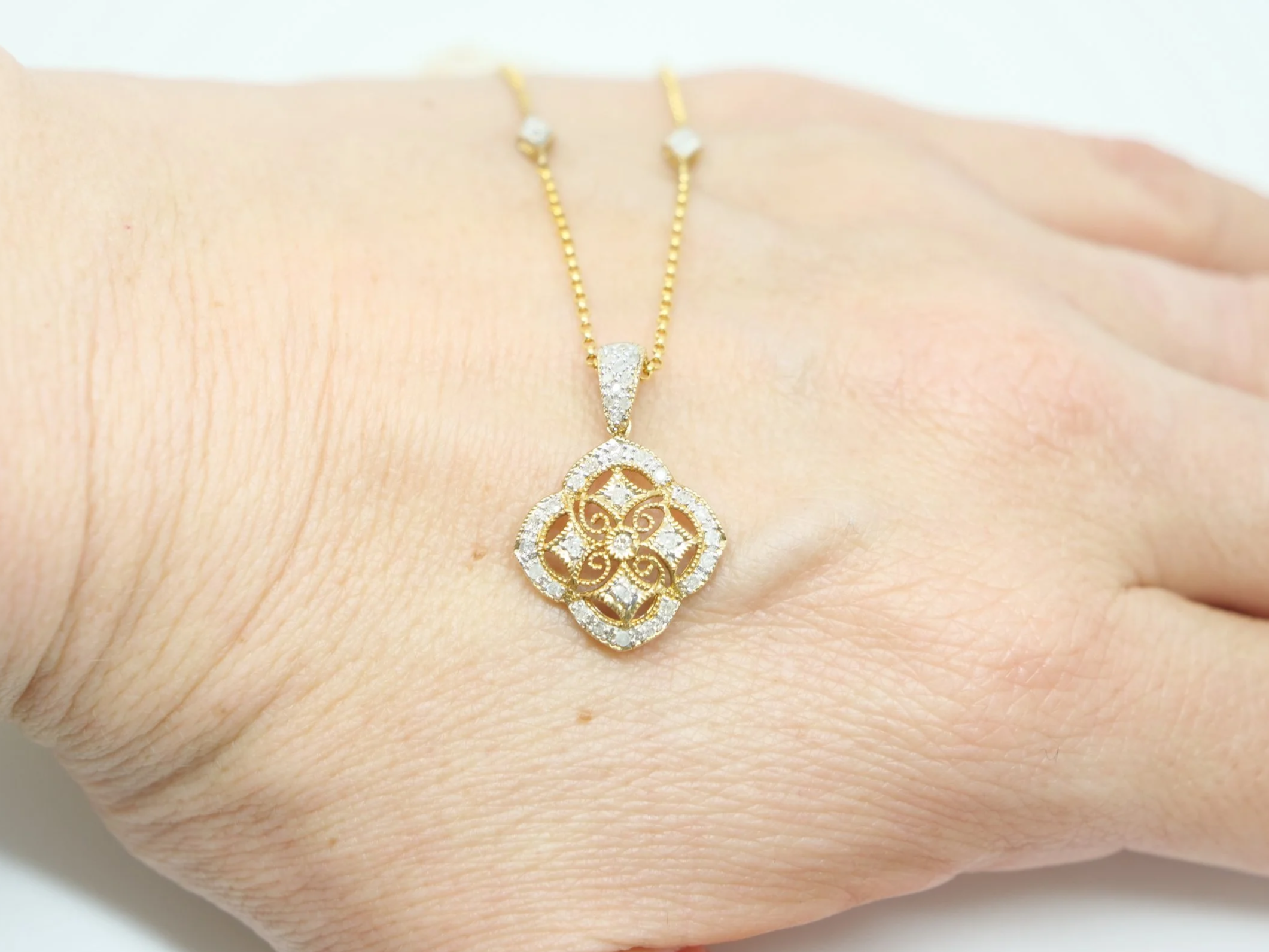 Unusual 9ct gold diamond clover shaped pendant, with beautiful matching chain set with diamonds.