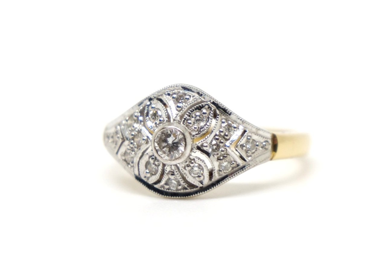Very pretty 18ct gold diamond ring in Art Deco style, set with diamonds in an unusual geometric floral pattern.