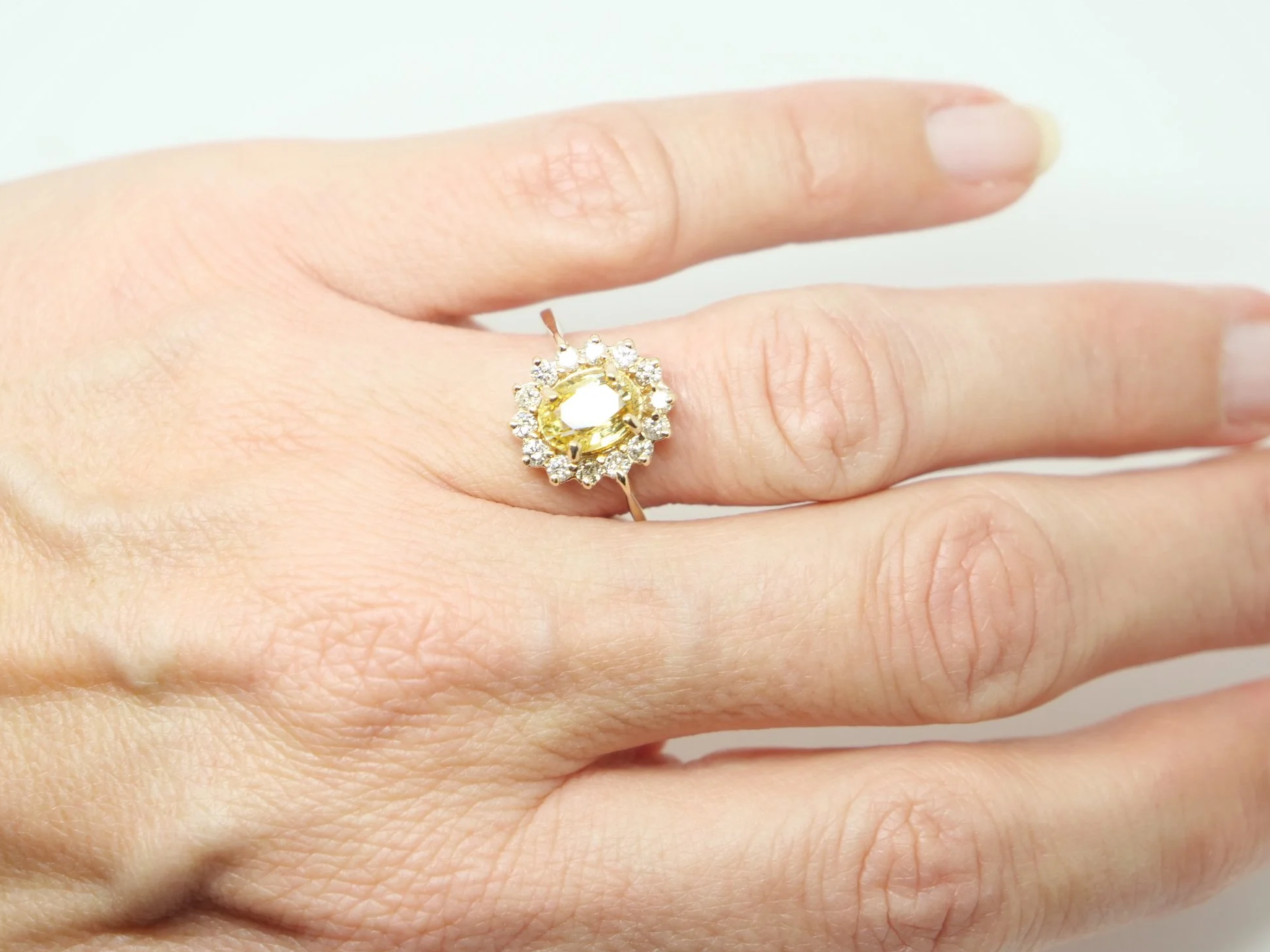 Beautiful 18ct gold yellow sapphire and diamond cluster ring, set with an oval cut yellow sapphire of approximately 2.1ct with a brilliant cut diamond surround.