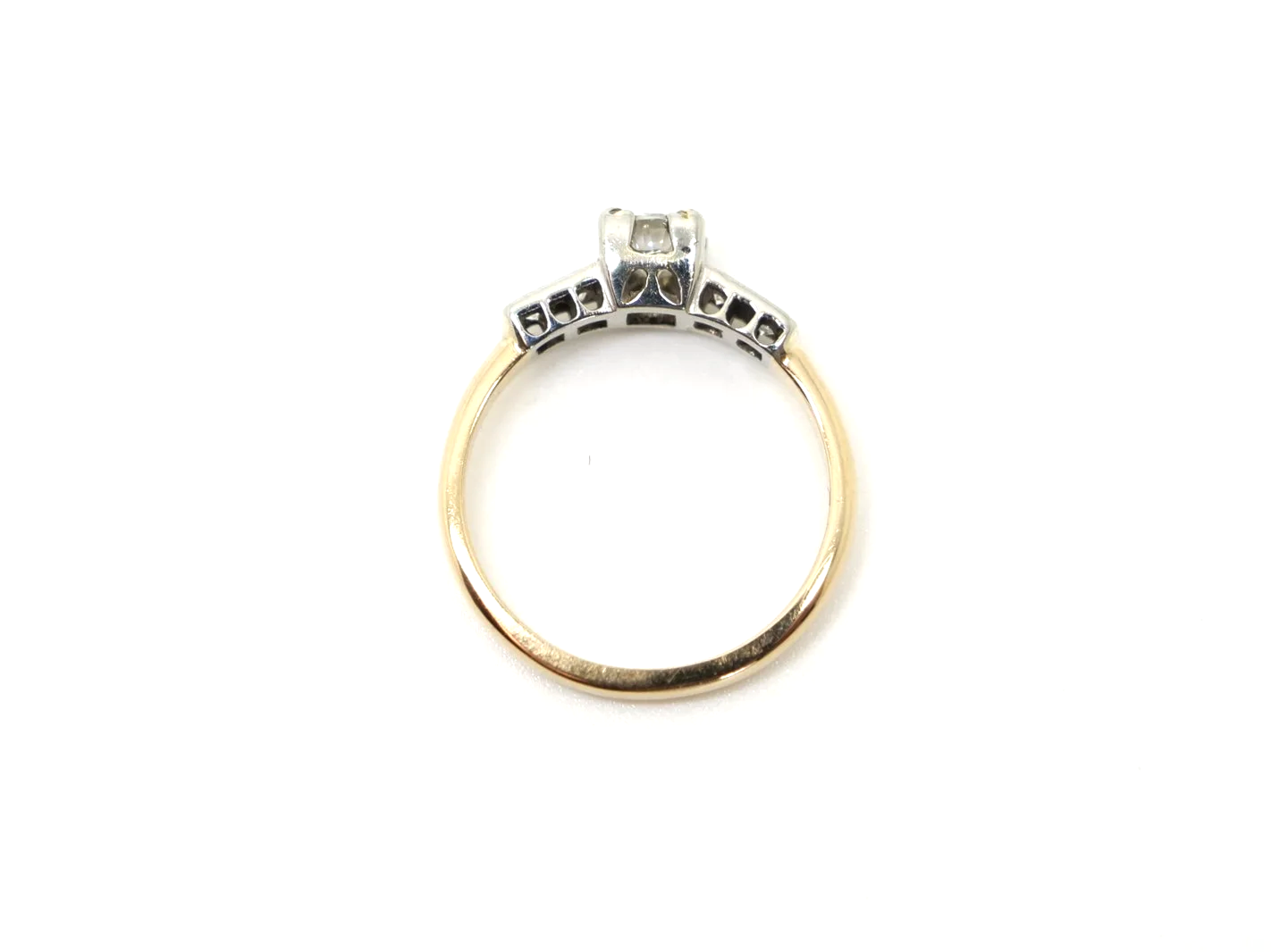 Stunning vintage 18ct gold diamond solitaire ring, set with a central brilliant cut diamond and with further small diamonds to each shoulder.
