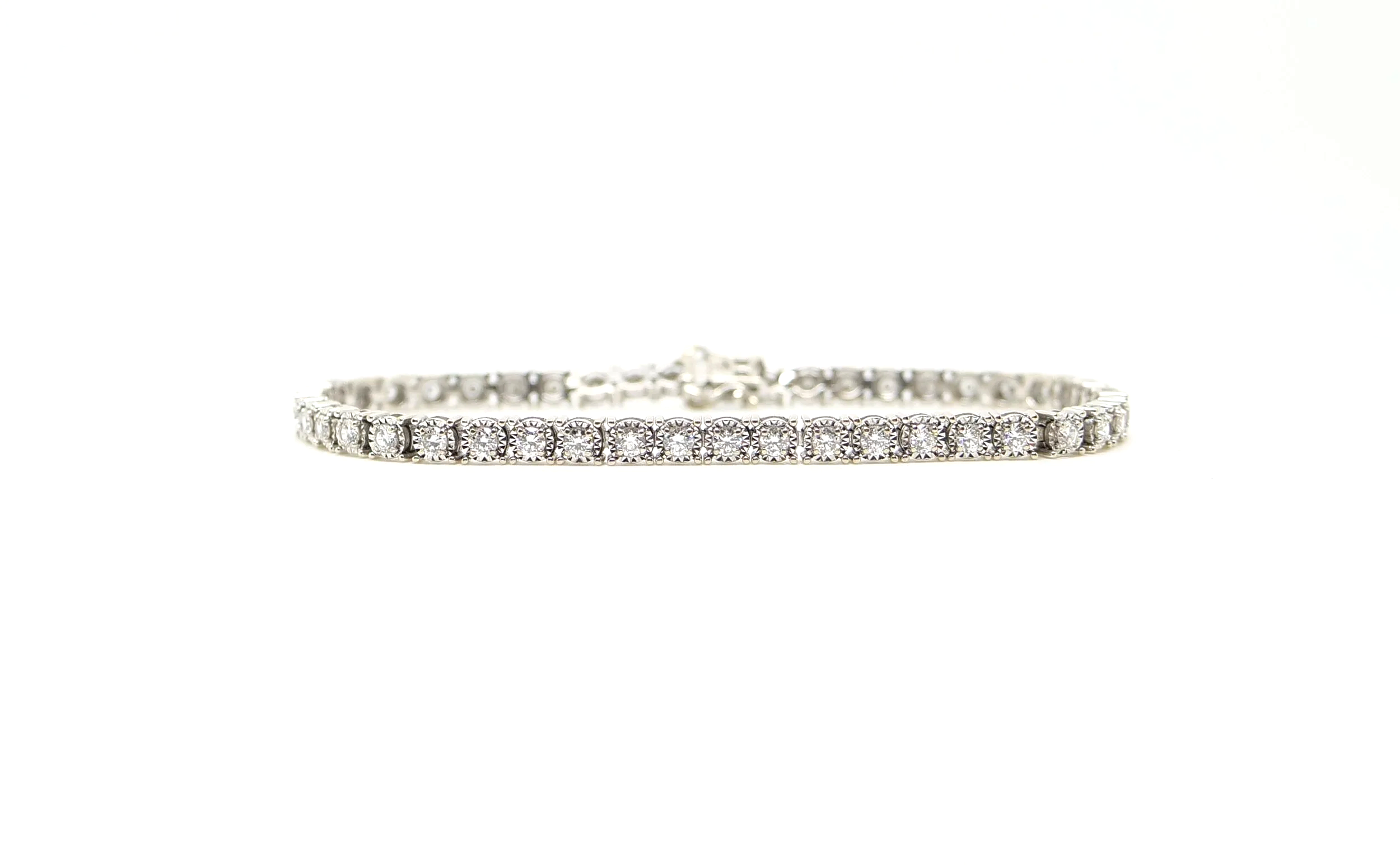 Gorgeous 18ct gold diamond tennis bracelet, set with brilliant cut diamonds in a lovely wide design. Approximately 2.5ct diamonds total.