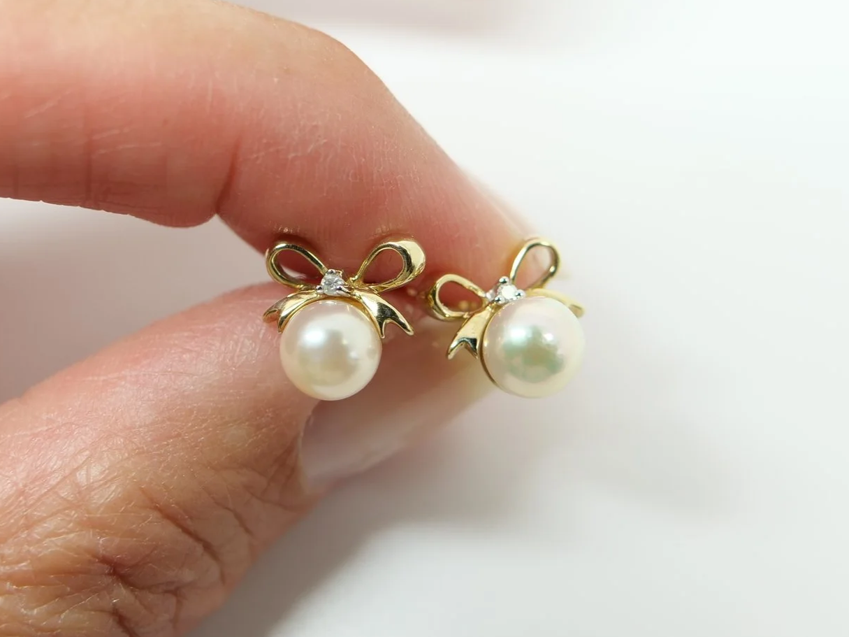 9ct yellow gold pearl and diamond bow stud earrings