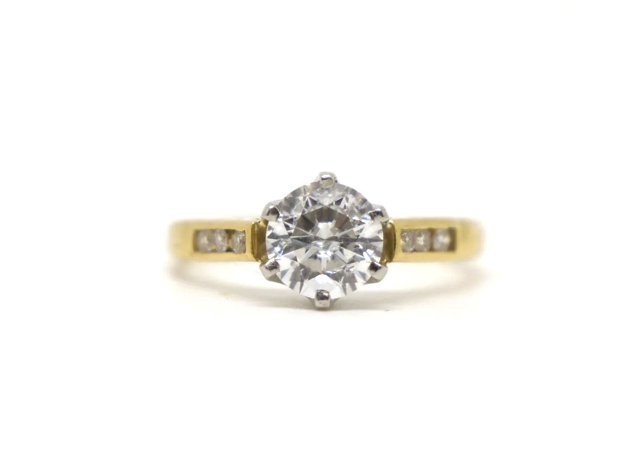 Stunning 18ct gold diamond solitaire ring, set with a very sparkly approximately 1ct diamond. Further diamonds to each shoulder.