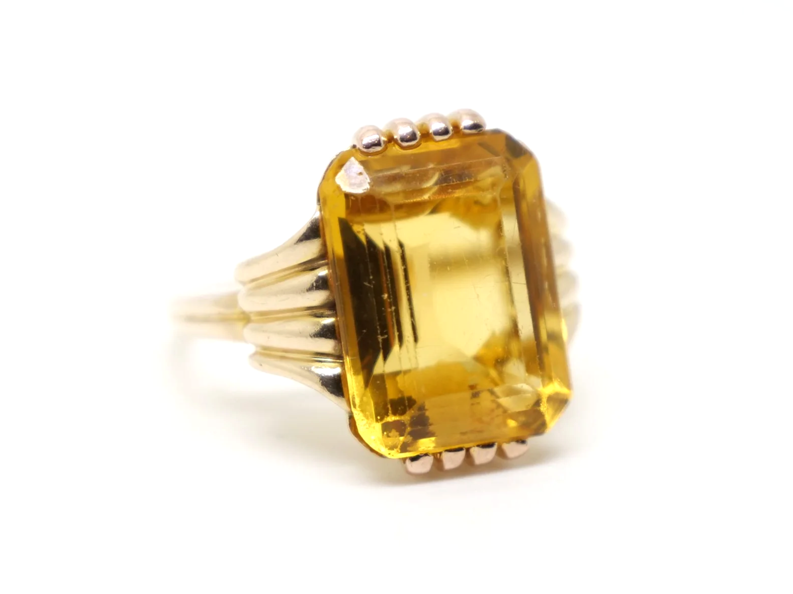 Lovely vintage 18ct gold citrine cocktail ring, set with a large emerald cut citrine and with decorative gold design to each shoulder.