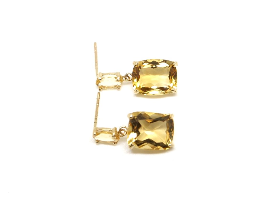 Lovely statement drop earrings in 14ct gold, each set with a smaller oval citrine and a larger cushion cut citrine. With 14ct gold butterfly backs.