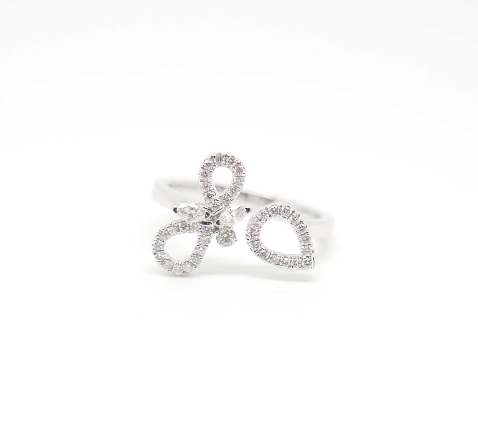 Contemporary Diamond "Bee" Ring in 18ct Gold