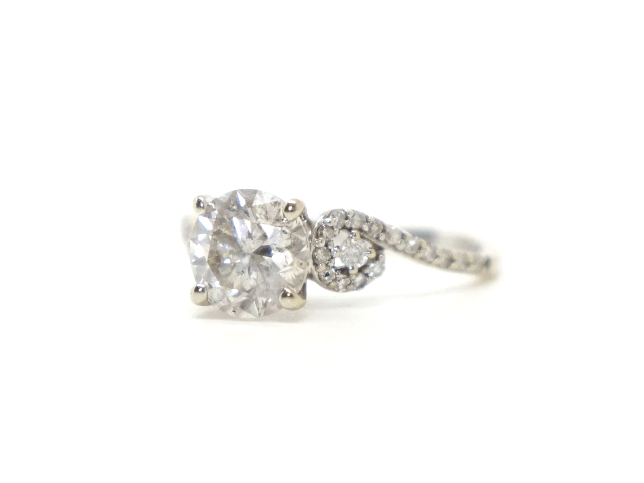 18ct gold diamond solitaire ring, 1.38ct central brilliant cut diamond with diamond set sides, UK size I