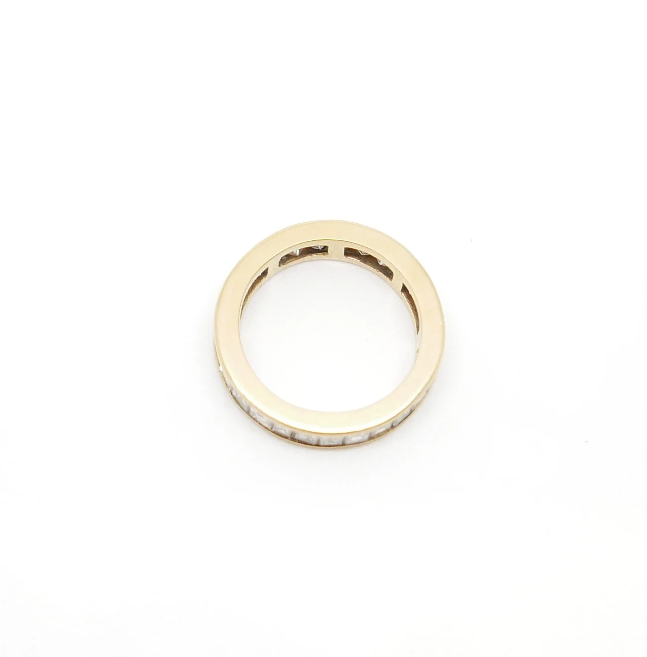 Superb diamond full eternity ring, set with twenty seven baguette cut diamonds in 18ct gold. Lovely quality diamonds, with G/H colour and VS2/SI clarity.
