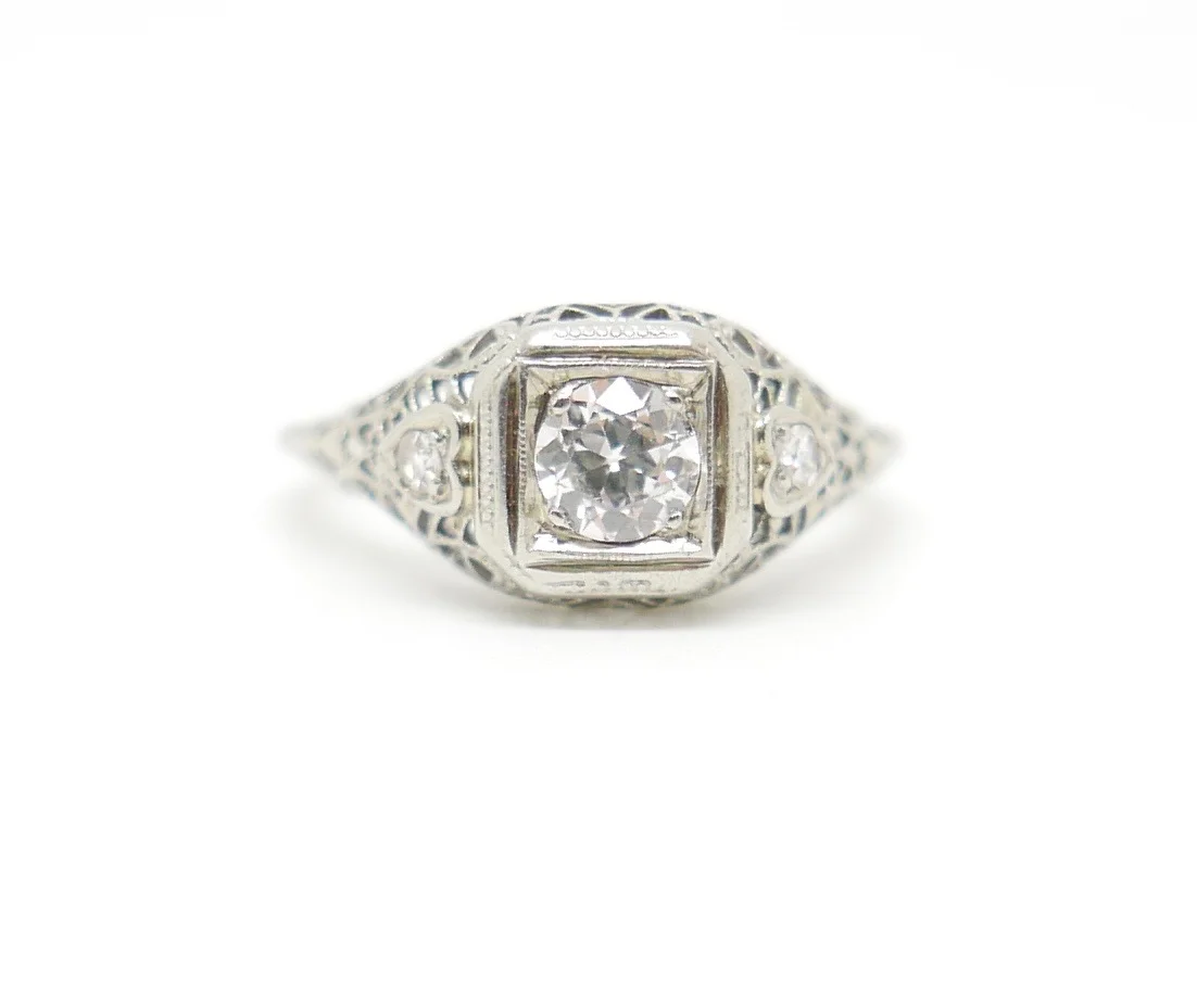 Art Deco Diamond Ring in 18ct White Gold