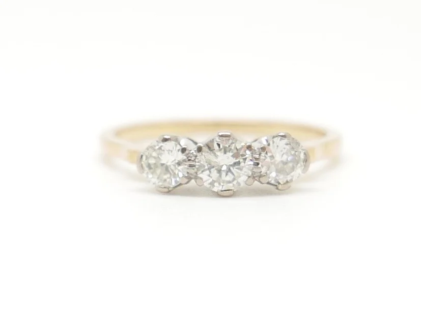 Diamond Trilogy Ring in 18ct Gold