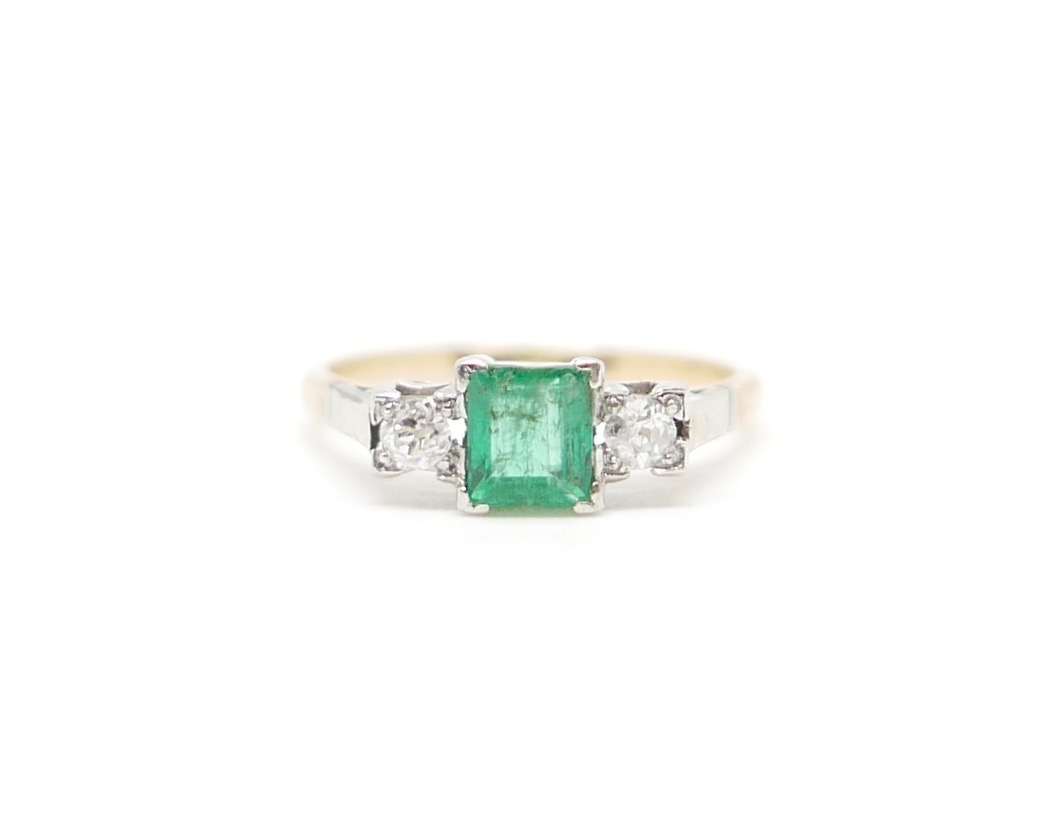 Emerald &amp; Diamond Ring in 18ct Gold