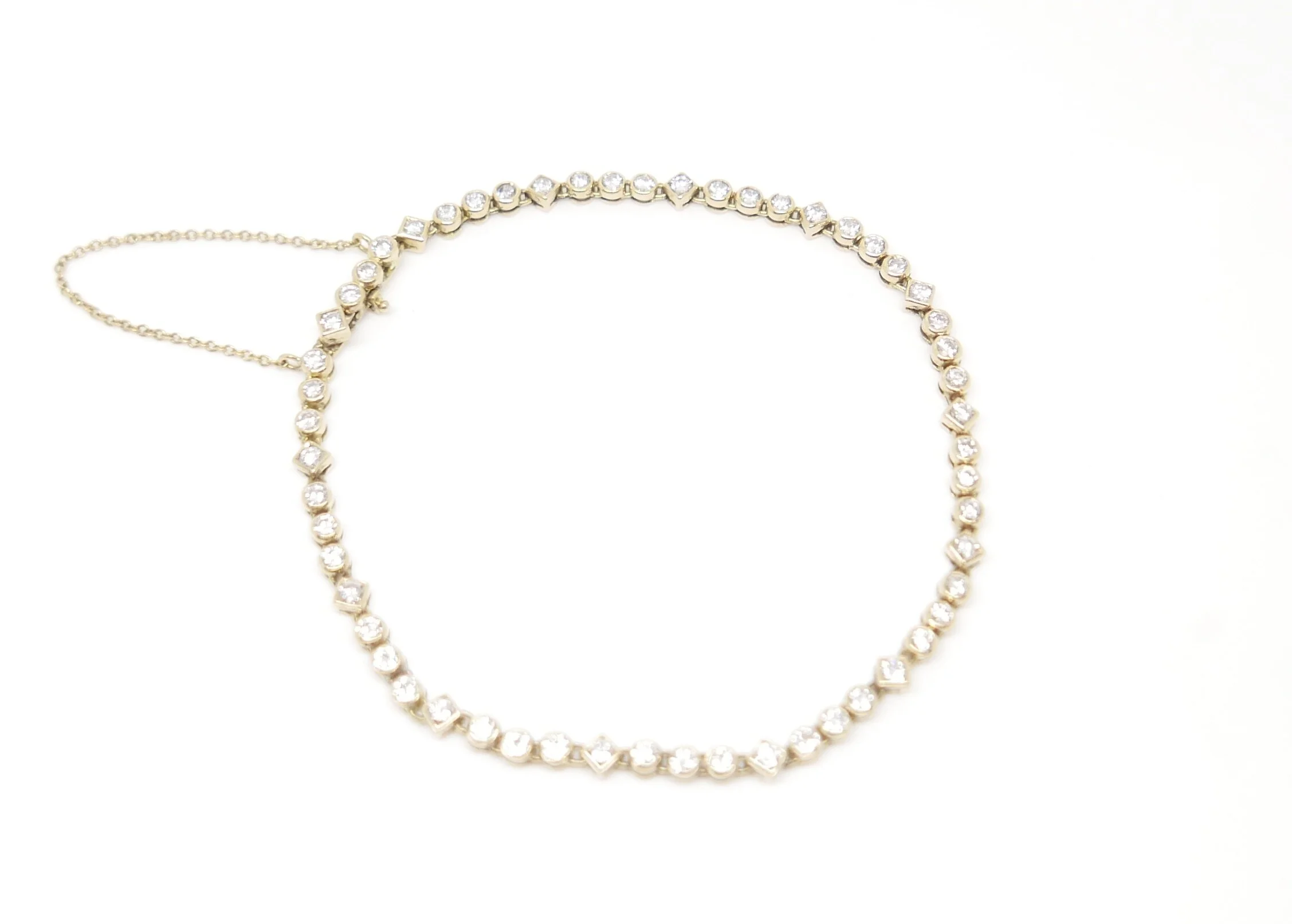 Diamond Tennis Bracelet in 9ct Gold