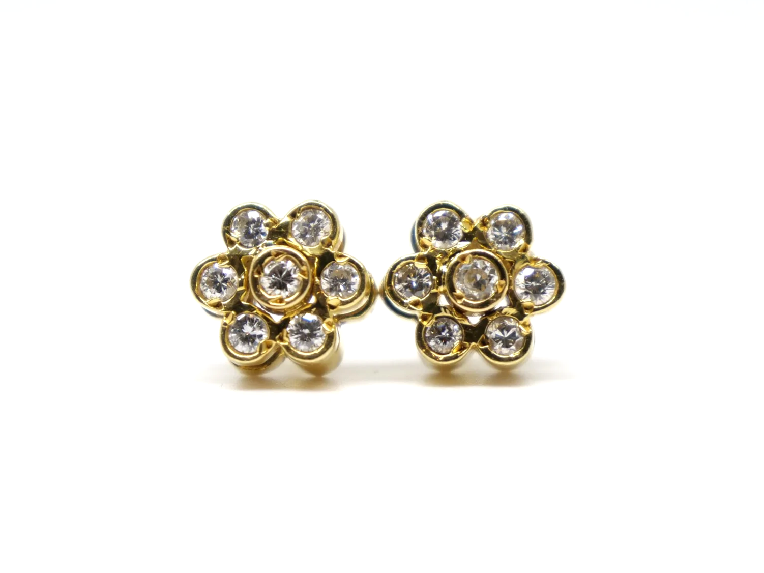18ct yellow gold diamond flower cluster stud earrings