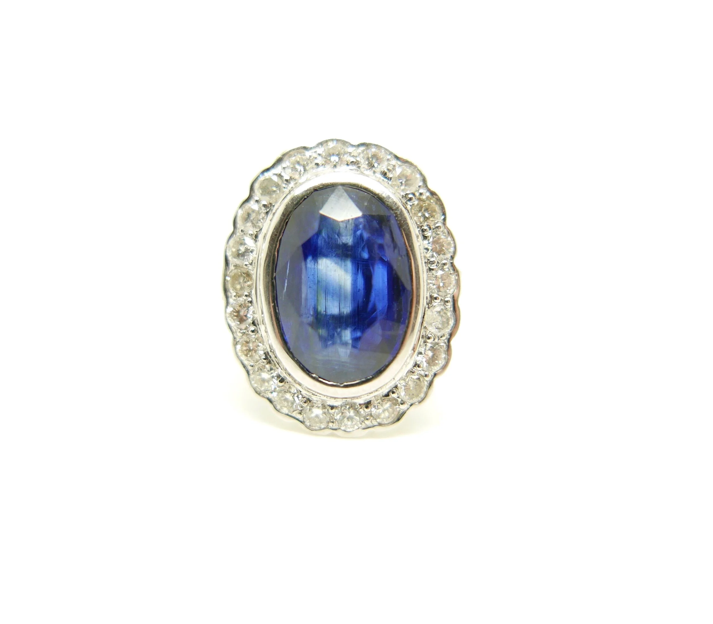 Outstanding Sapphire &amp; Diamond Cluster in 18ct Gold