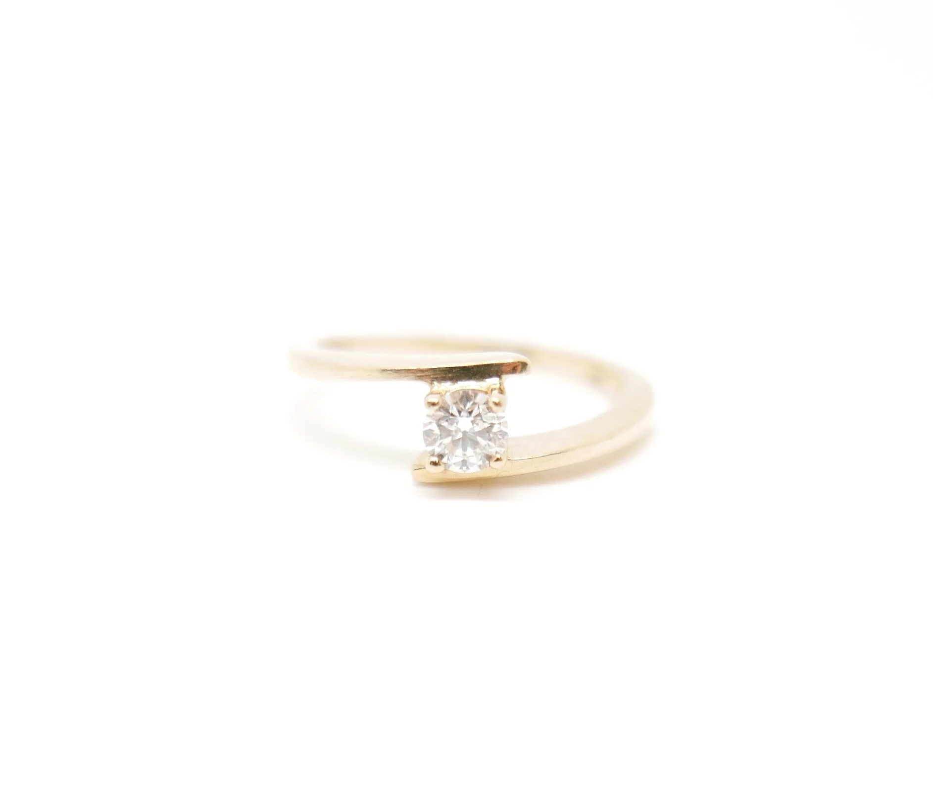 Diamond Solitaire Crossover Ring