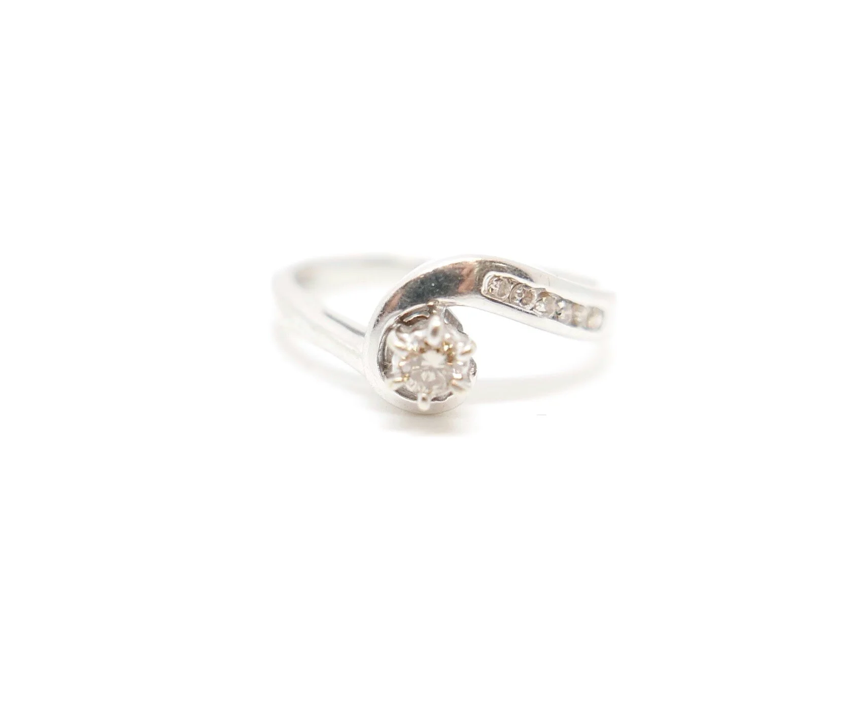 Diamond Twist Ring in 9ct White Gold
