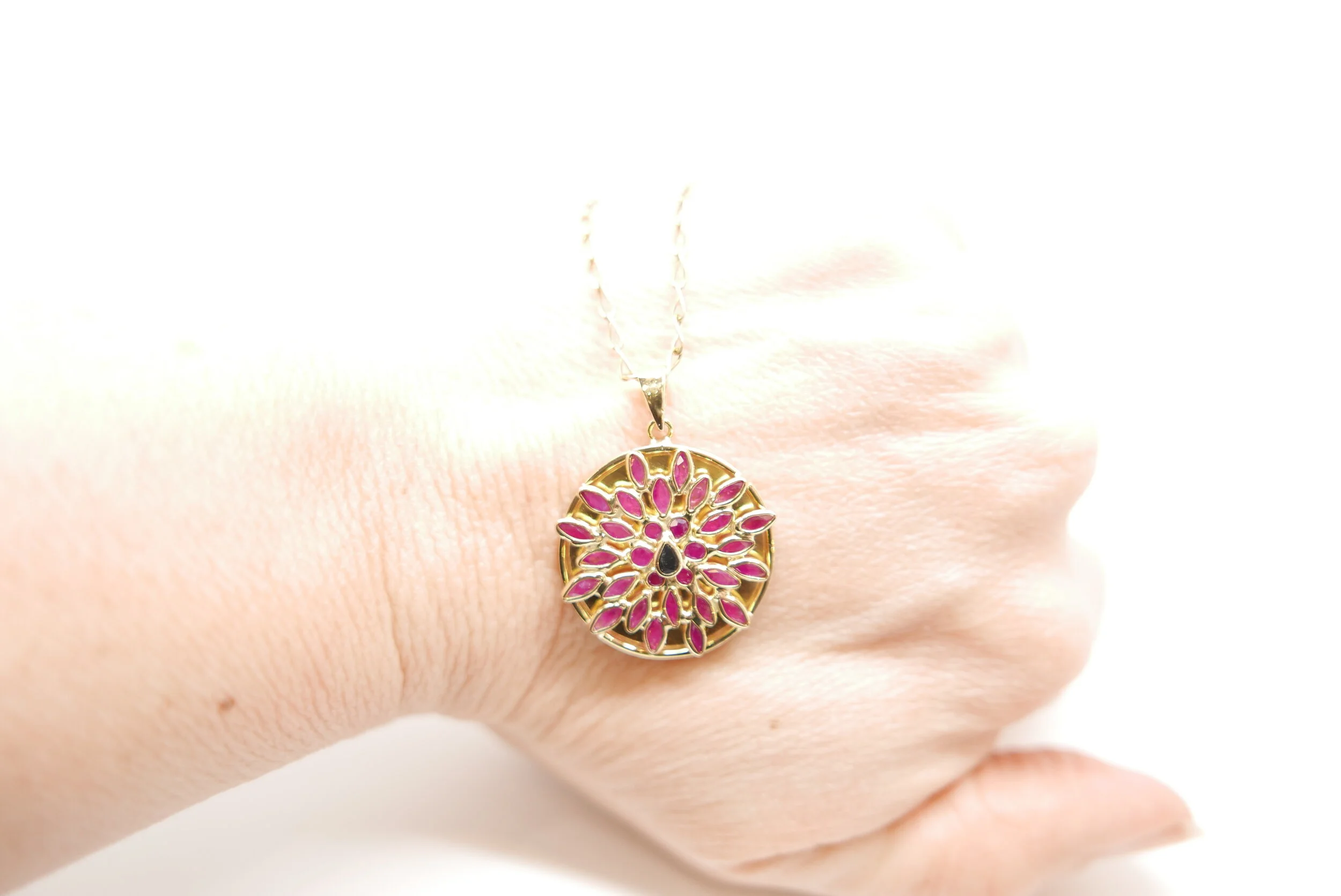 pendant ruby antique