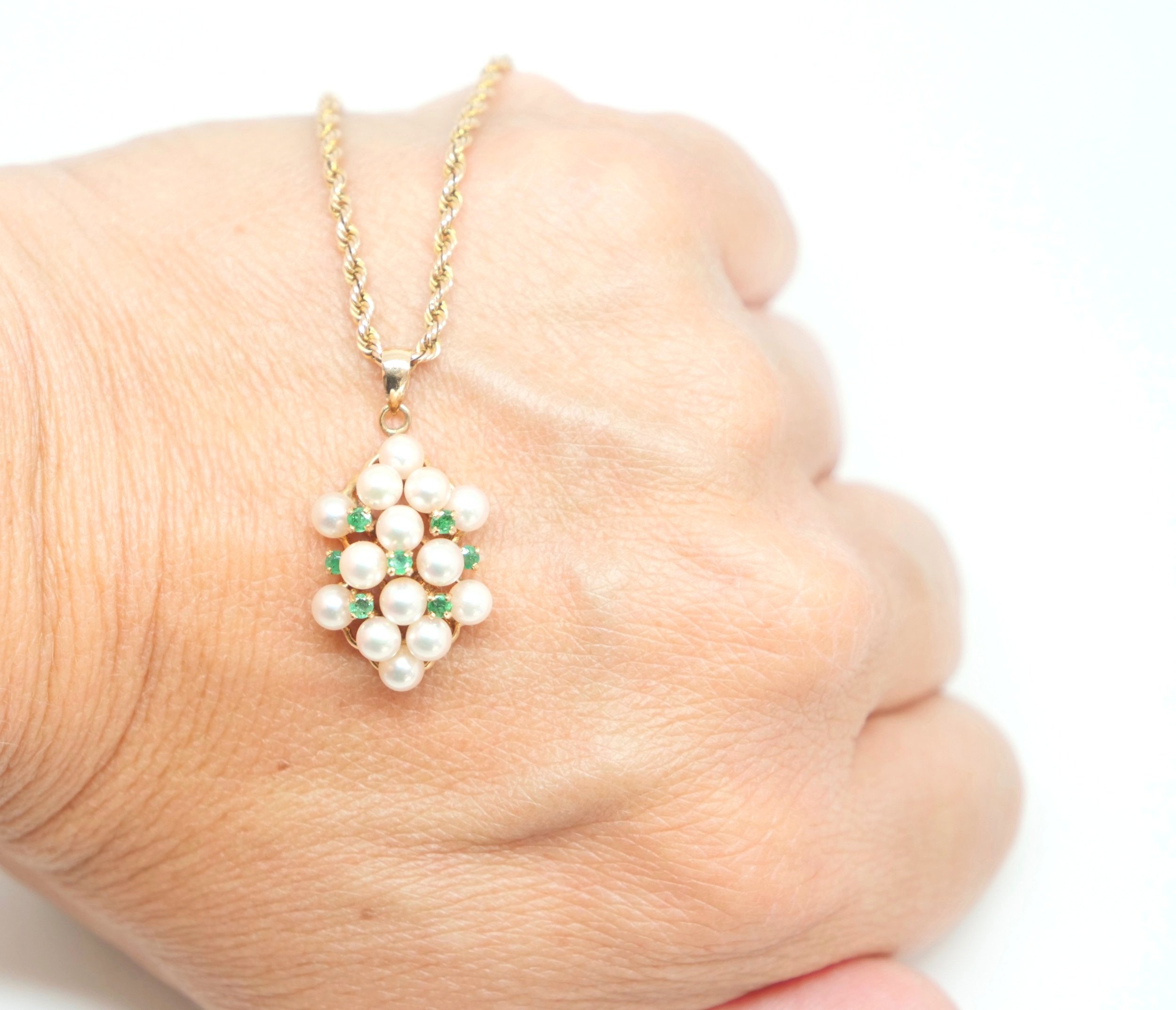 Goshwara Queen Hexagon Emerald Pendant JP0110-EM-ENBLK-Y – Topper Fine  Jewelers