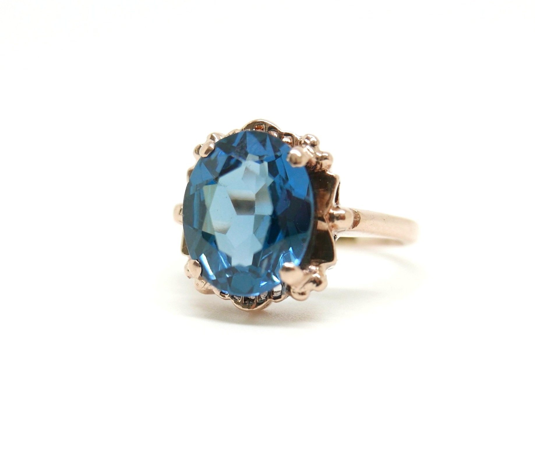 Stunning vintage cocktail ring, set with a large oval cut London blue topaz of approximately 6cts. Lovely vintage setting in 10ct gold.