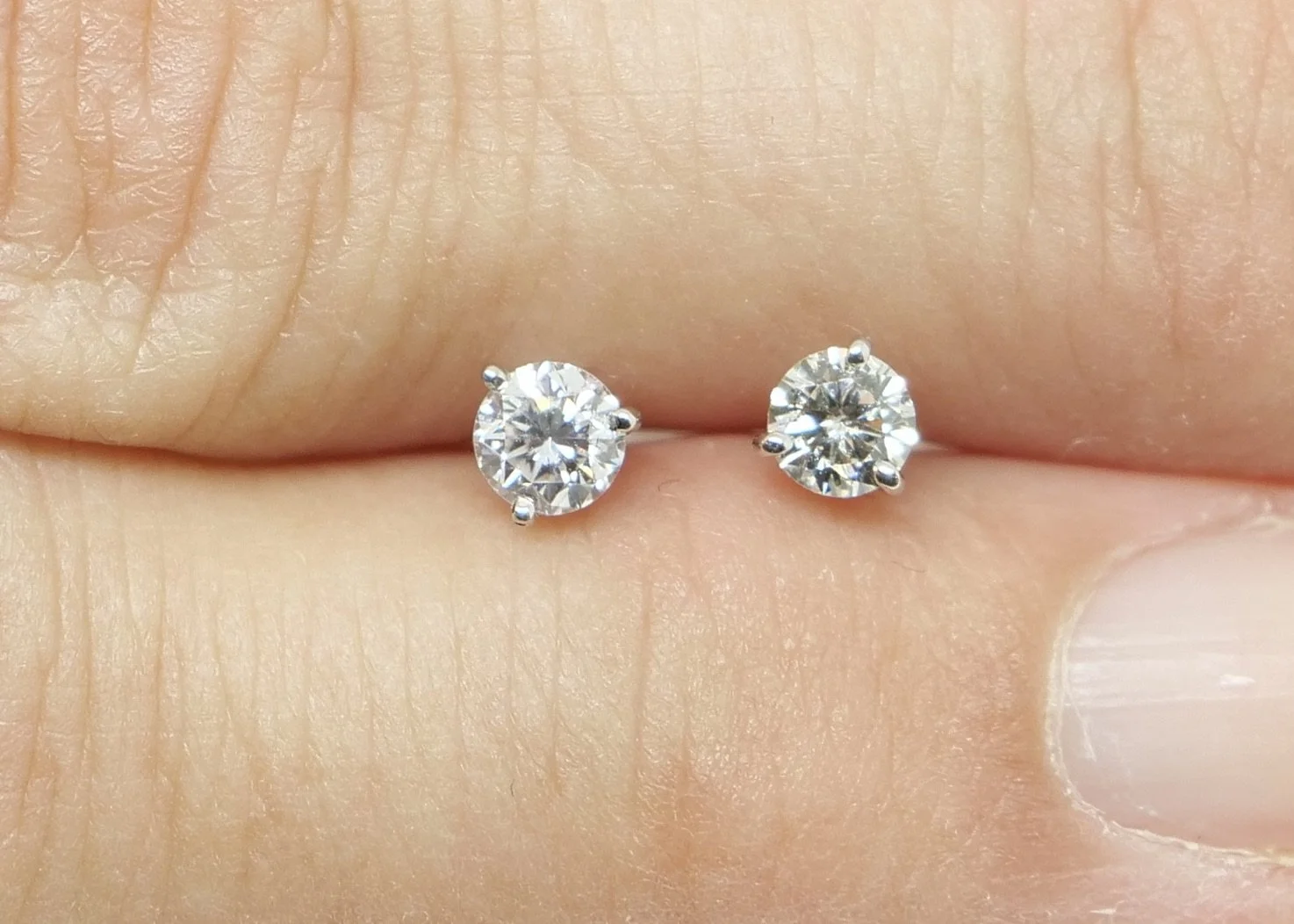 Stunning sparkly diamond stud earrings, each set with a lively 0.25ct brilliant cut diamond (0.5ct total). Classic three prong setting in 18ct white gold. With 18ct white gold butterfly backs.