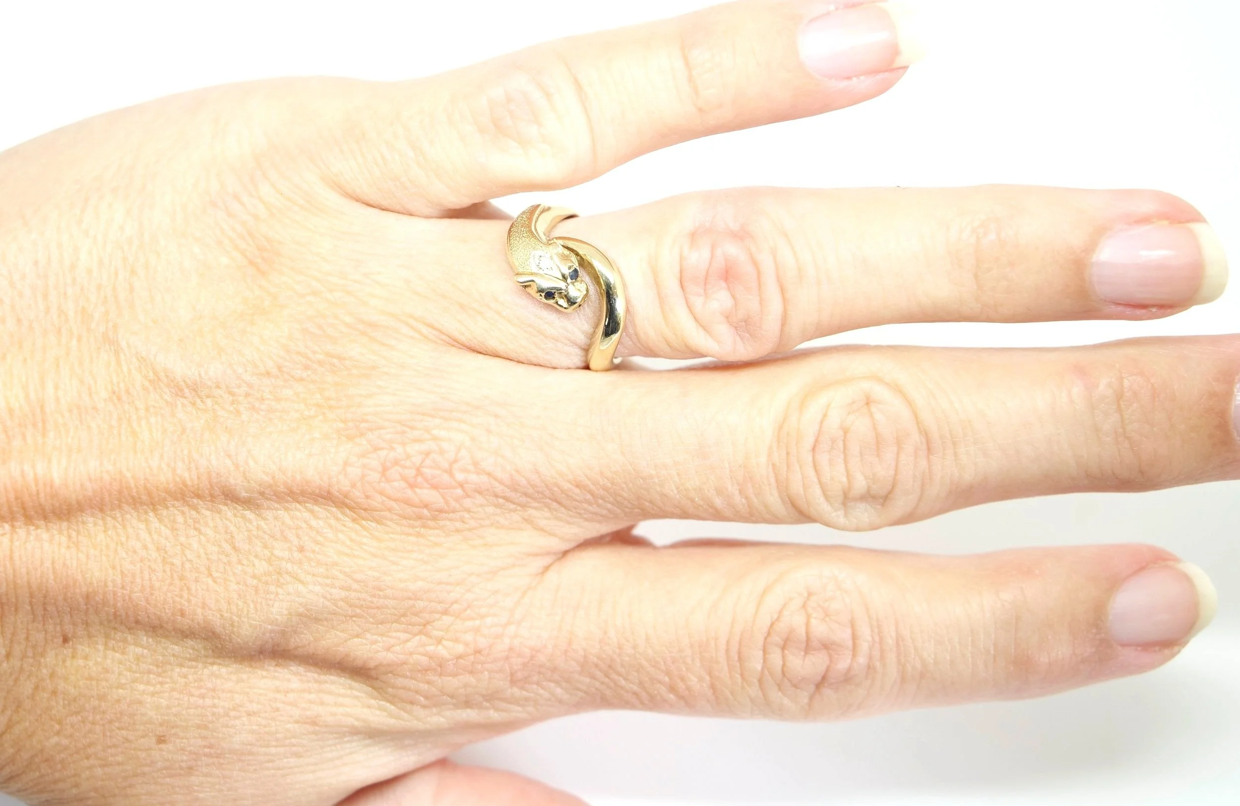 Vintage 9ct Panther Ring with Sapphire Eyes Vintage Jewellery