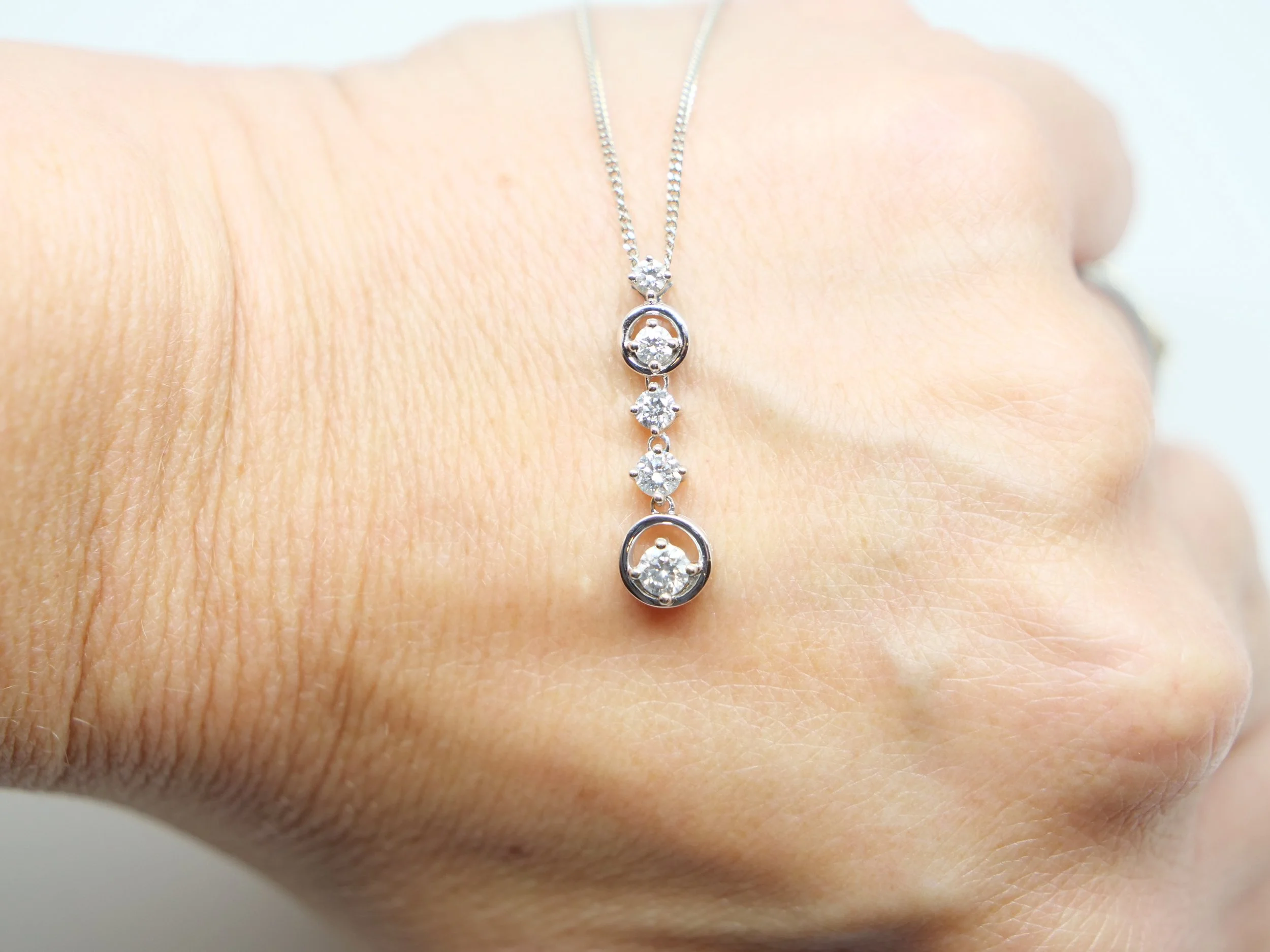 Stunning diamond drop pendant in 18ct white gold, set with five brilliant cut diamonds in this elegant design. Total diamond weight approximately 0.45cts. With 18” 18ct white gold chain.