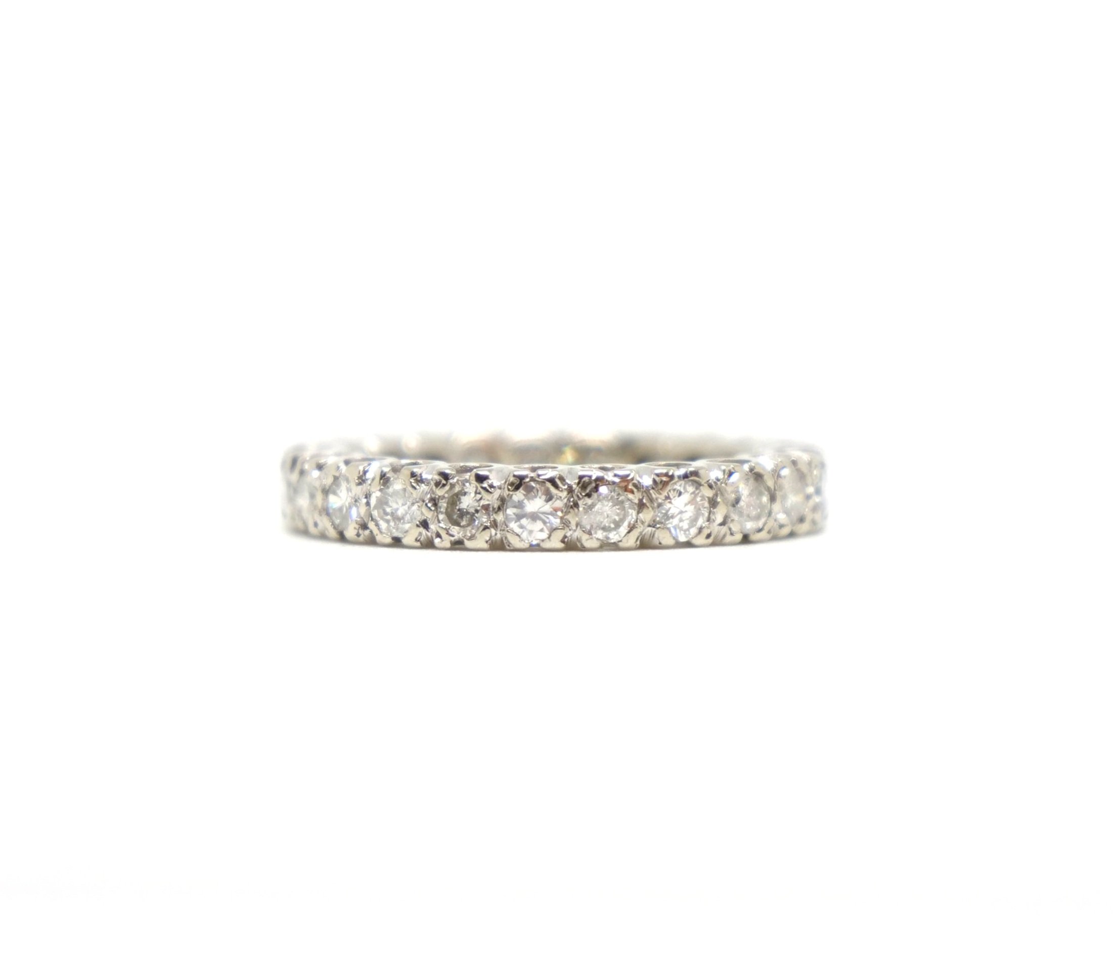 Stunning diamond full eternity ring, set with 23 brilliant cut diamonds in 14ct white gold. Approximately 1ct diamonds total.